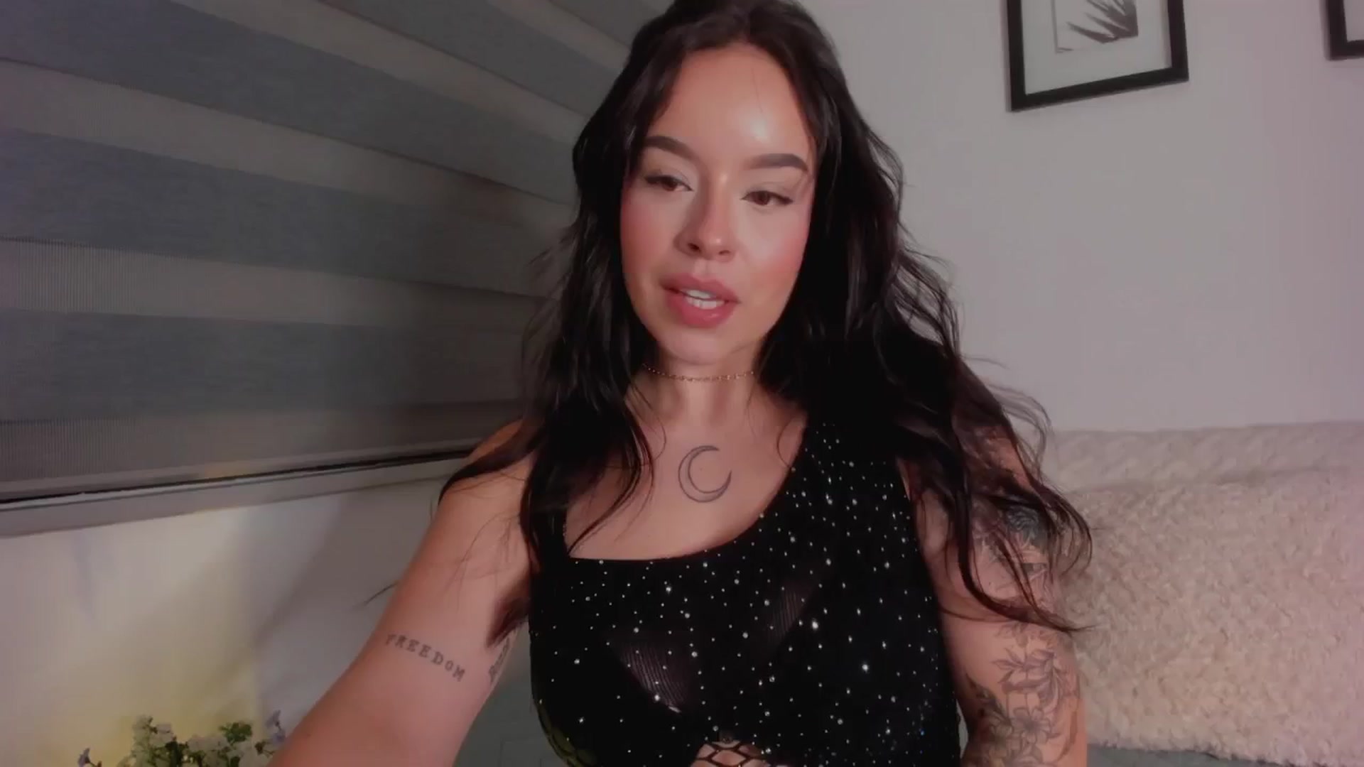 Gallery image thumbnail from Sexxygirl18x's myfreecams stream on, 09/18/2024, 05:00 image 9 of 20