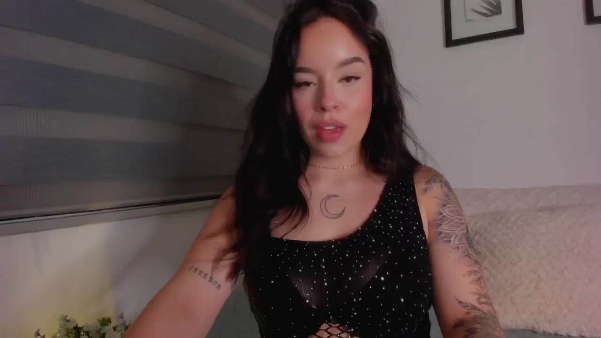 Gallery image thumbnail from Sexxygirl18x's myfreecams stream on, 09/18/2024, 05:00 image 7 of 20