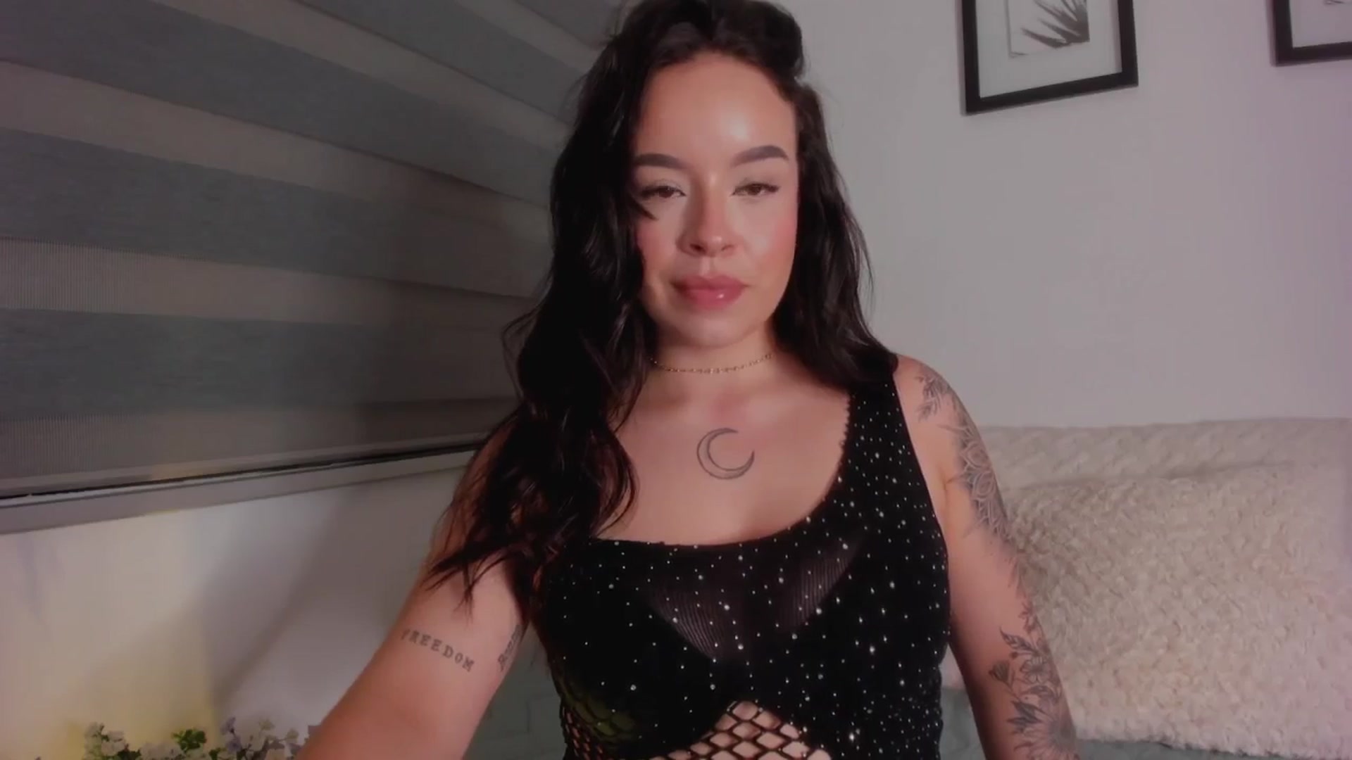 Gallery image thumbnail from Sexxygirl18x's myfreecams stream on, 09/18/2024, 05:00 image 20 of 20