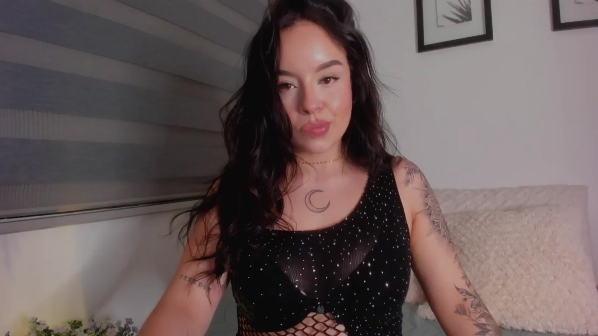 Gallery image thumbnail from Sexxygirl18x's myfreecams stream on, 09/18/2024, 05:00 image 2 of 20