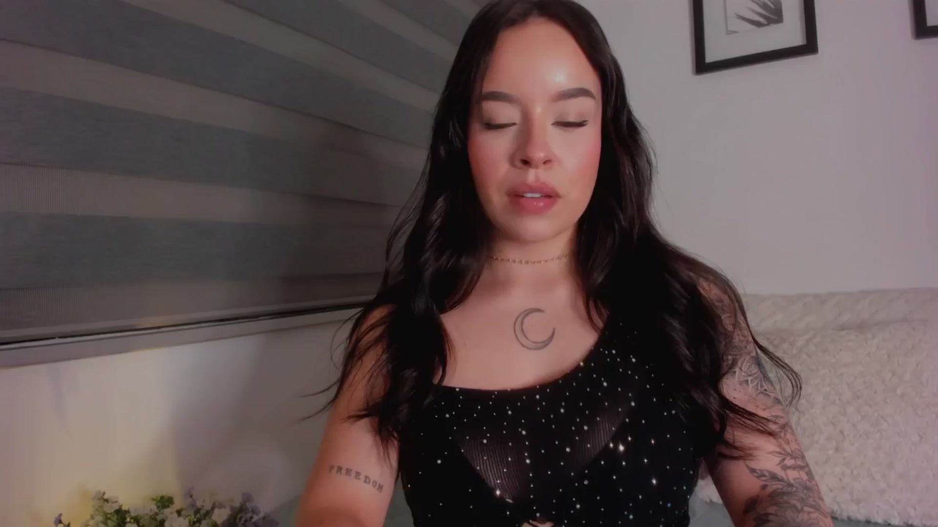 Gallery image thumbnail from Sexxygirl18x's myfreecams stream on, 09/18/2024, 05:00 image 13 of 20