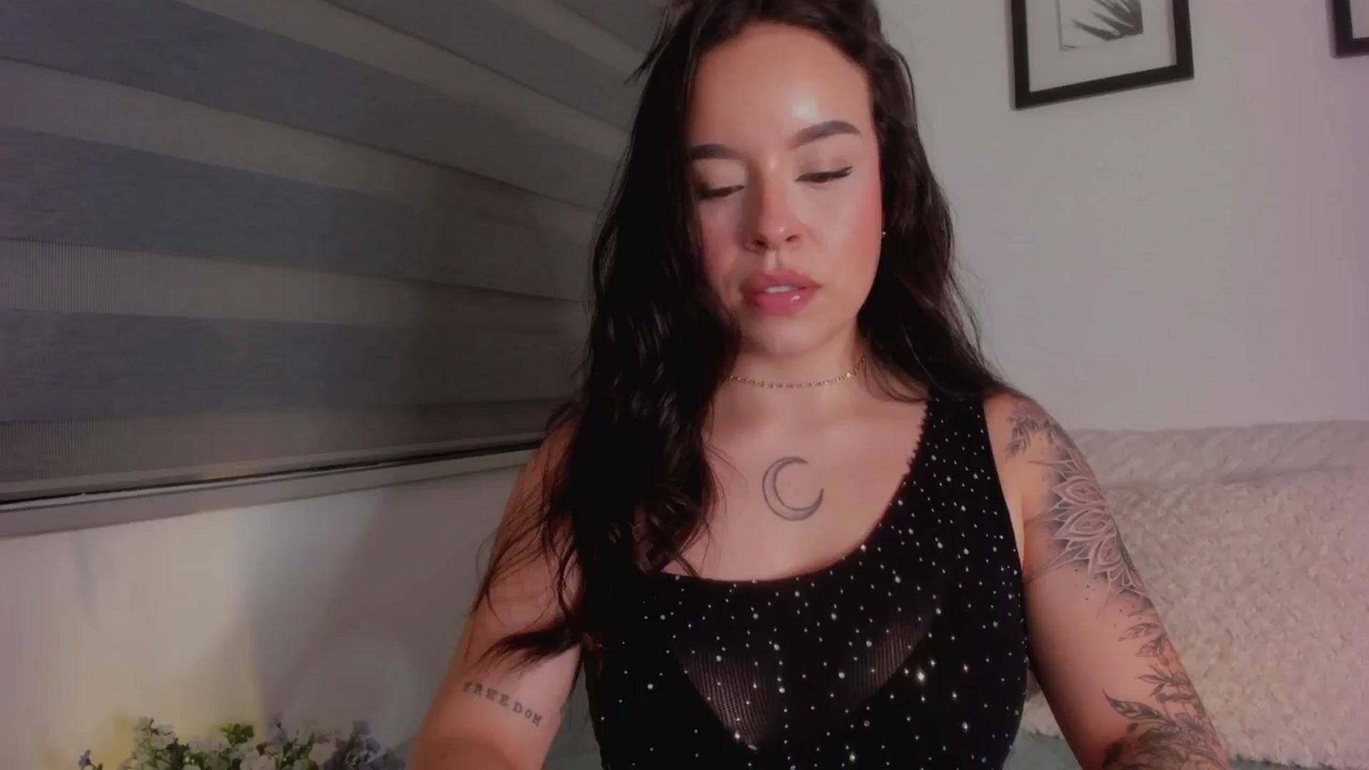 Gallery image thumbnail from Sexxygirl18x's myfreecams stream on, 09/18/2024, 05:00 image 10 of 20