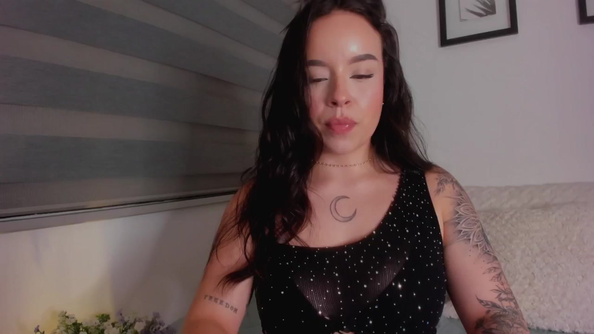 Gallery image thumbnail from Sexxygirl18x's myfreecams stream on, 09/18/2024, 05:00 image 11 of 20