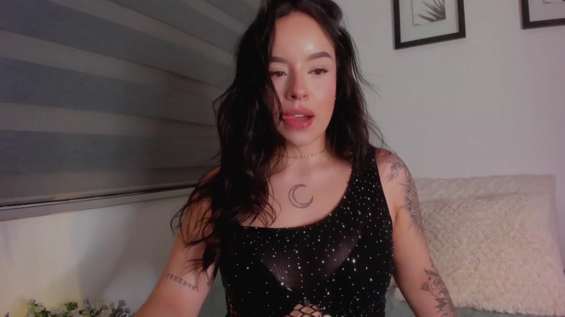 Gallery image thumbnail from Sexxygirl18x's myfreecams stream on, 09/18/2024, 05:00 image 3 of 20