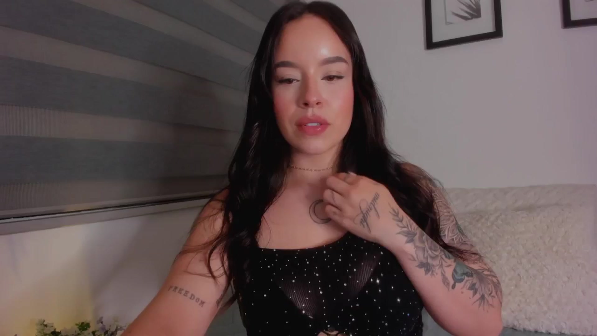 Gallery image thumbnail from Sexxygirl18x's myfreecams stream on, 09/18/2024, 05:00 image 16 of 20