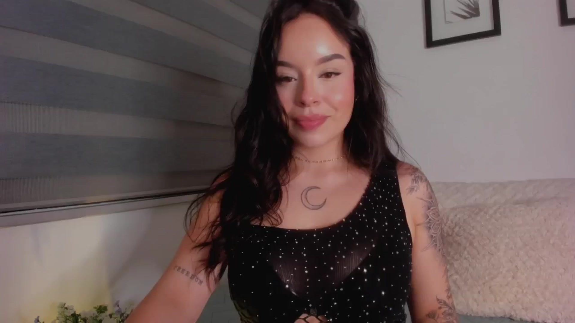 Gallery image thumbnail from Sexxygirl18x's myfreecams stream on, 09/18/2024, 05:00 image 4 of 20