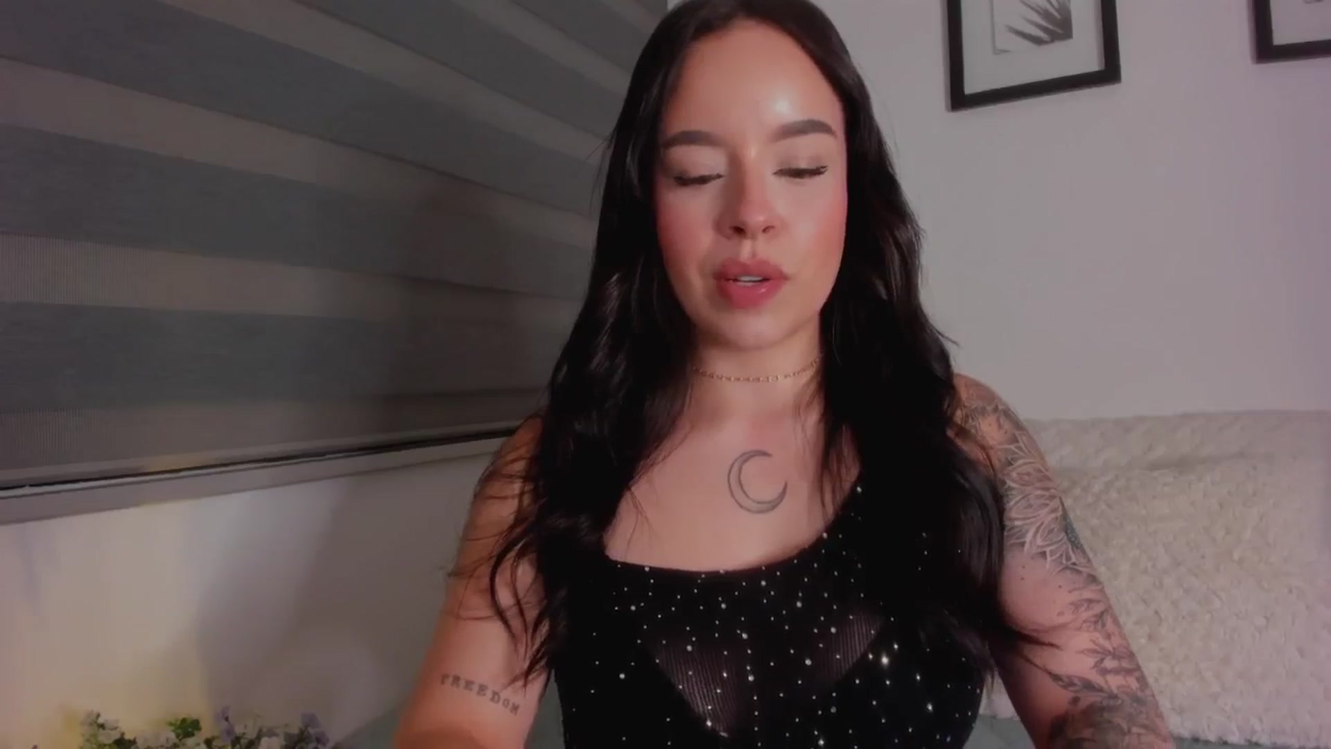 Gallery image thumbnail from Sexxygirl18x's myfreecams stream on, 09/18/2024, 05:00 image 18 of 20