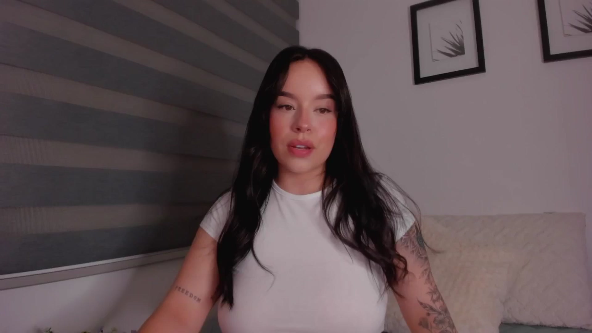 Gallery image thumbnail from Sexxygirl18x's myfreecams stream on, 09/18/2024, 23:17 image 3 of 20