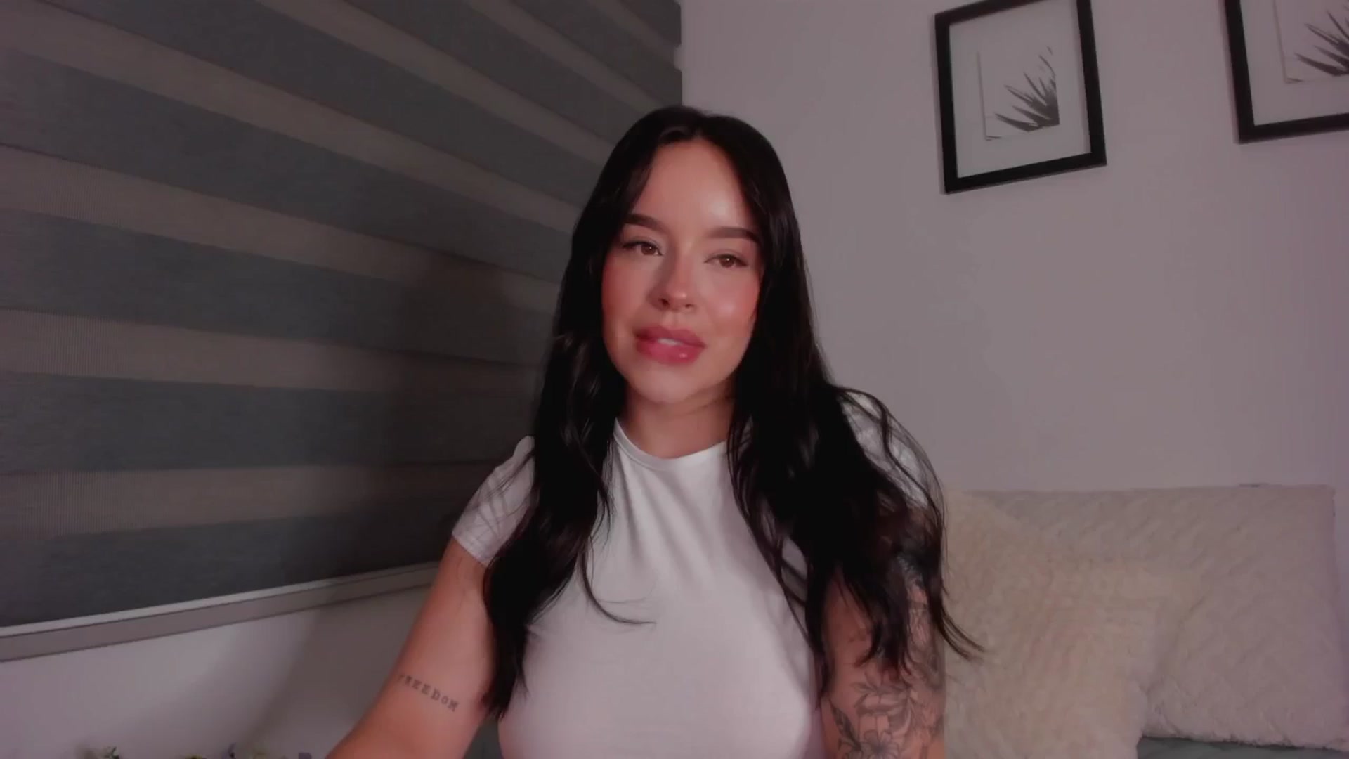 Gallery image thumbnail from Sexxygirl18x's myfreecams stream on, 09/18/2024, 23:17 image 5 of 20