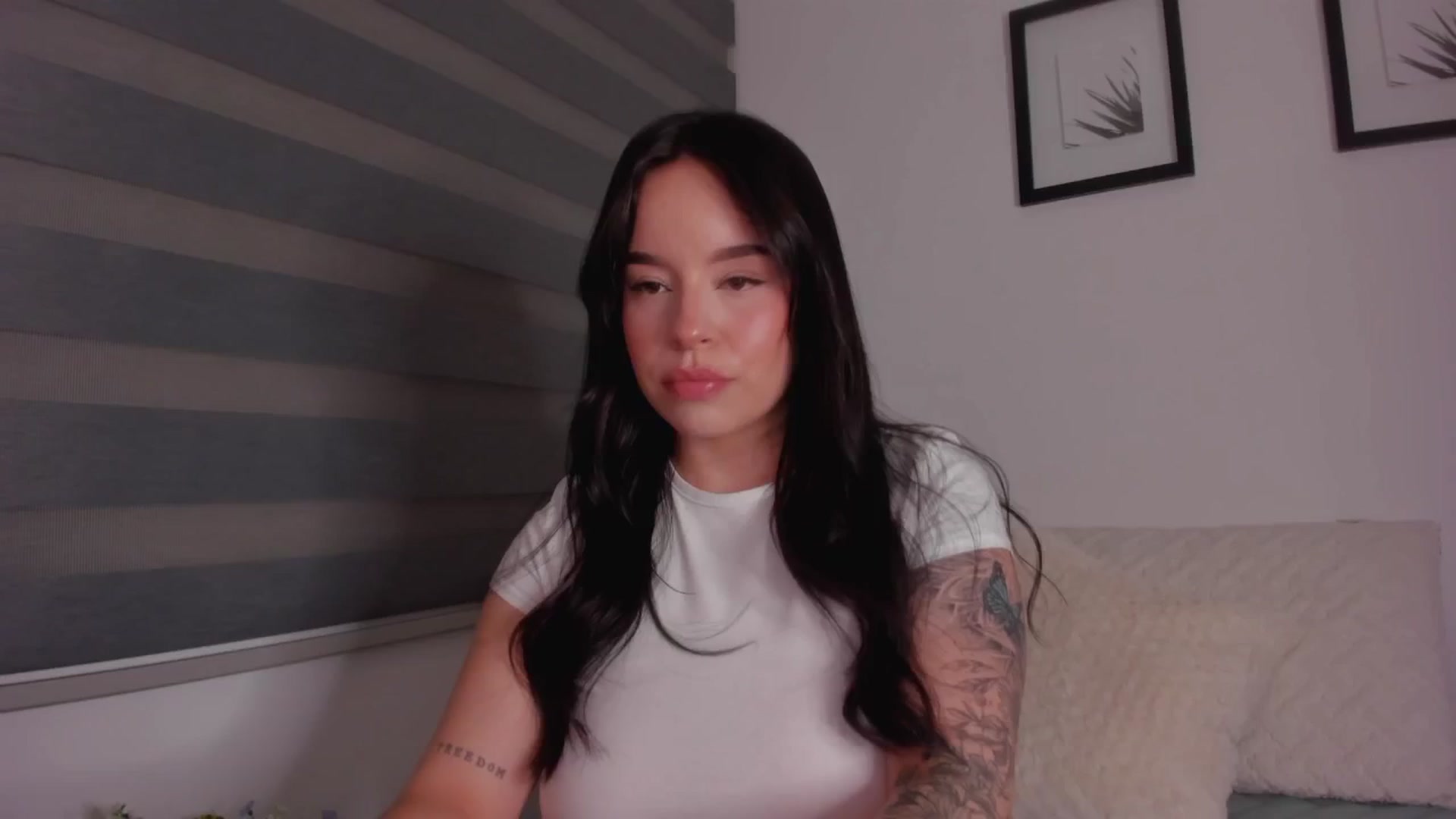 Gallery image thumbnail from Sexxygirl18x's myfreecams stream on, 09/18/2024, 23:17 image 6 of 20