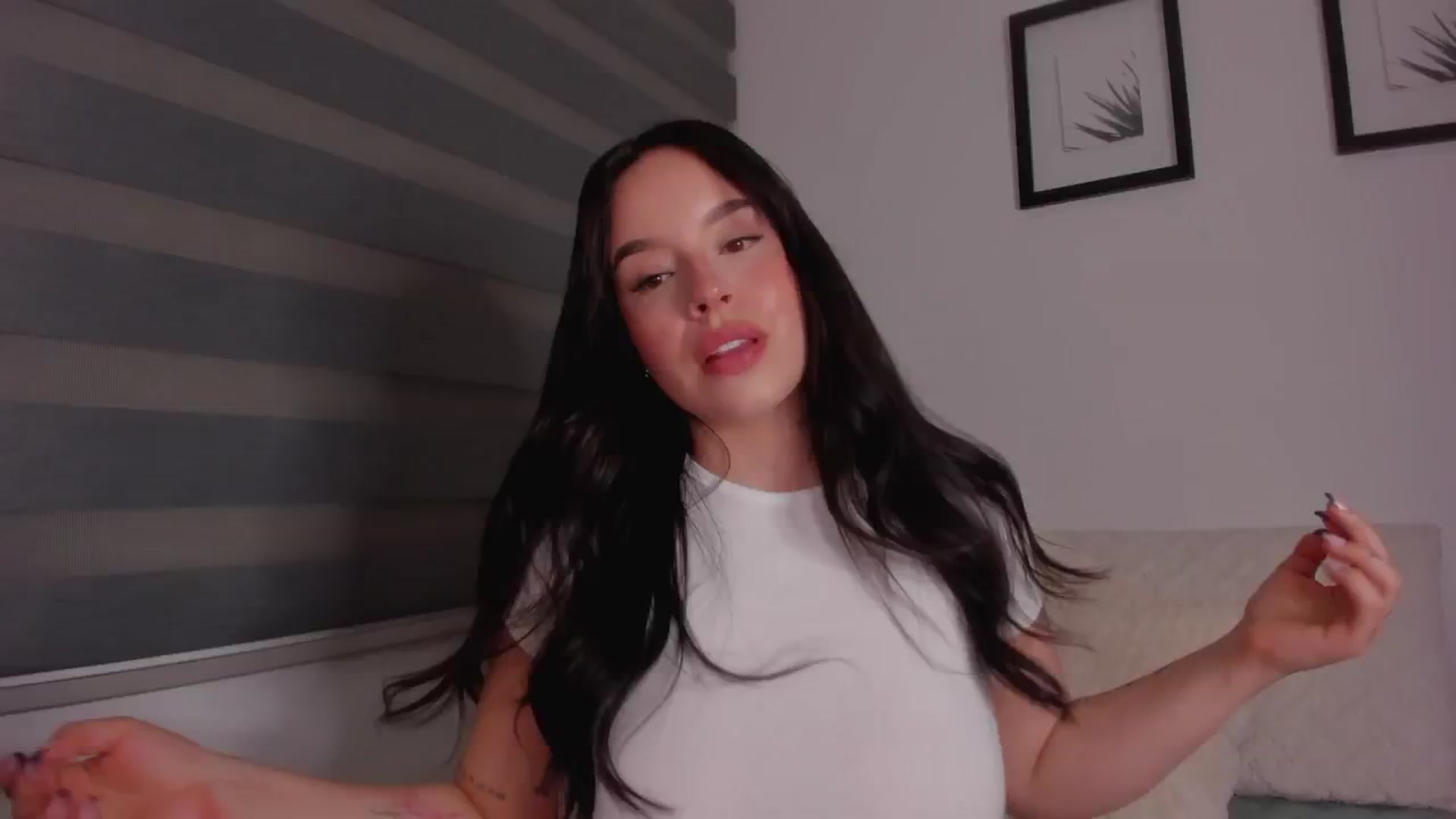 Gallery image thumbnail from Sexxygirl18x's myfreecams stream on, 09/18/2024, 23:17 image 11 of 20