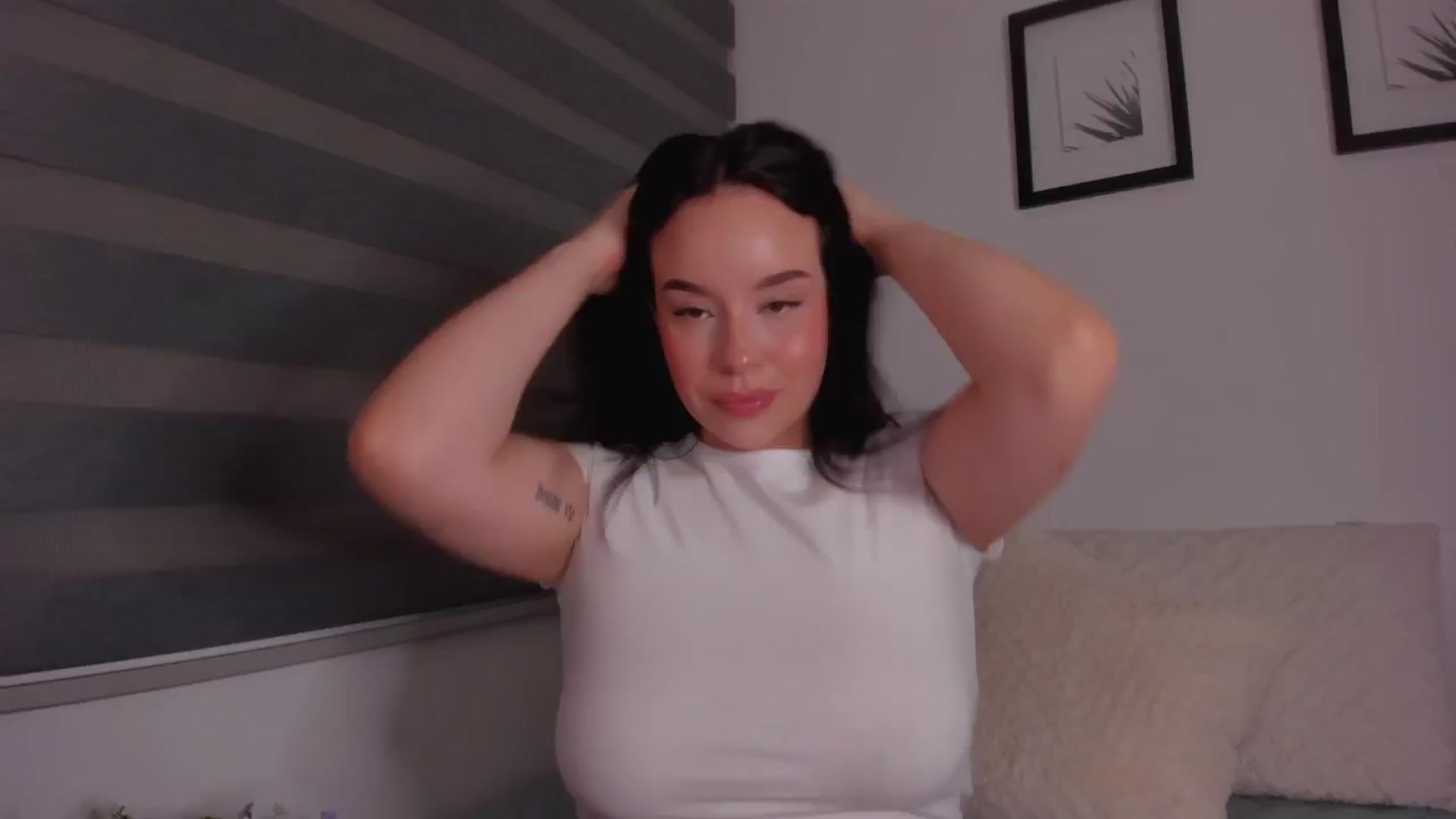 Gallery image thumbnail from Sexxygirl18x's myfreecams stream on, 09/18/2024, 23:17 image 2 of 20