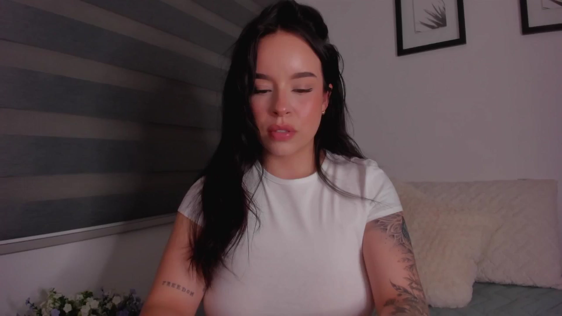 Gallery image thumbnail from Sexxygirl18x's myfreecams stream on, 09/18/2024, 23:17 image 19 of 20