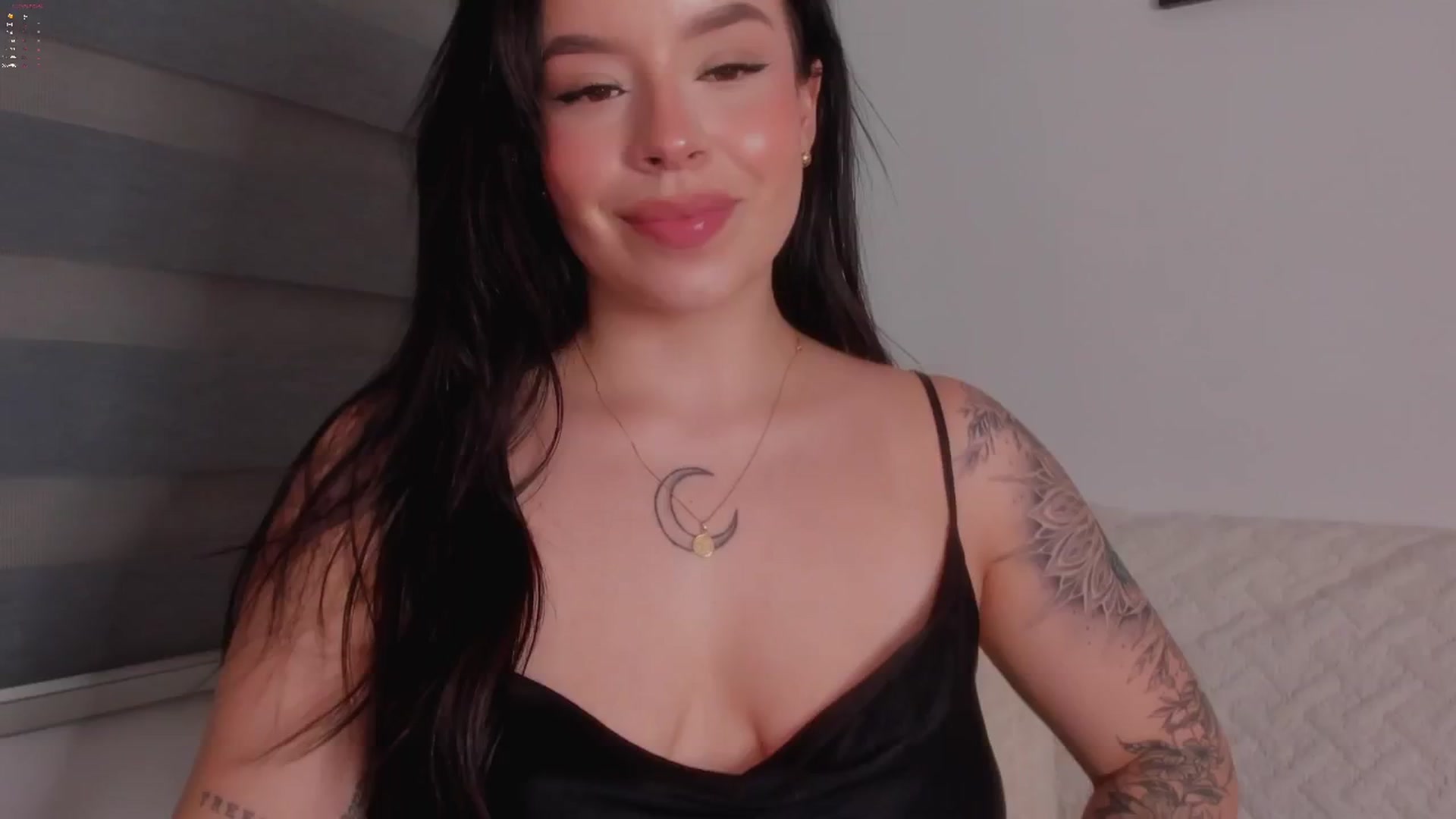 Gallery image thumbnail from Sexxygirl18x's myfreecams stream on, 09/22/2024, 01:53 image 16 of 20