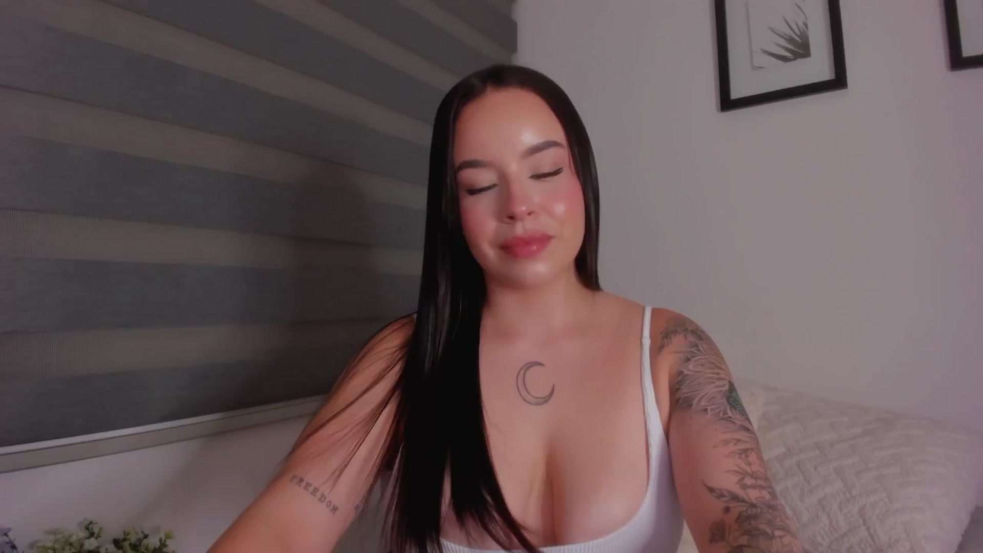 Gallery image thumbnail from Sexxygirl18x's myfreecams stream on, 09/27/2024, 01:35 image 13 of 20