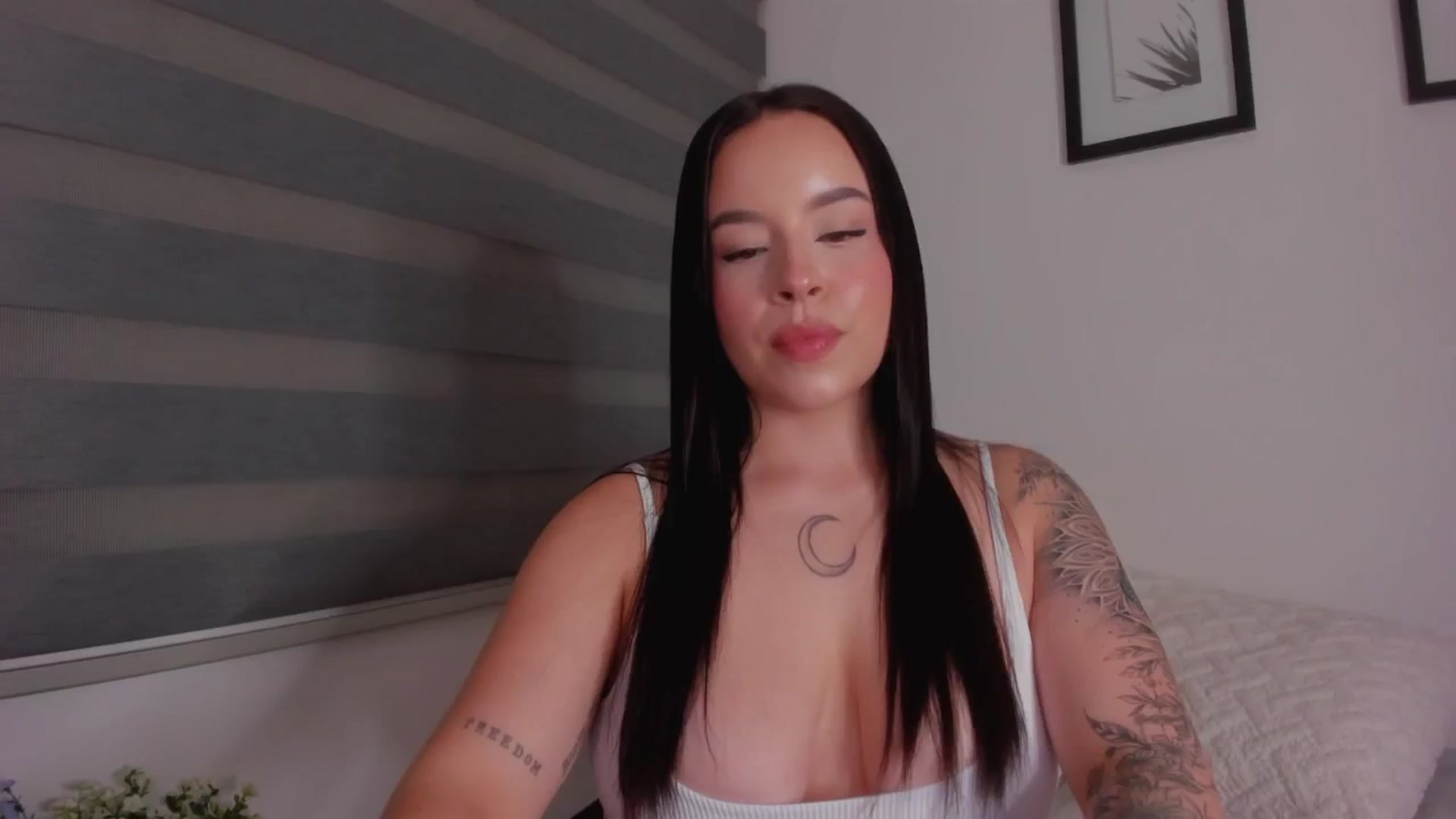 Gallery image thumbnail from Sexxygirl18x's myfreecams stream on, 09/27/2024, 01:35 image 4 of 20