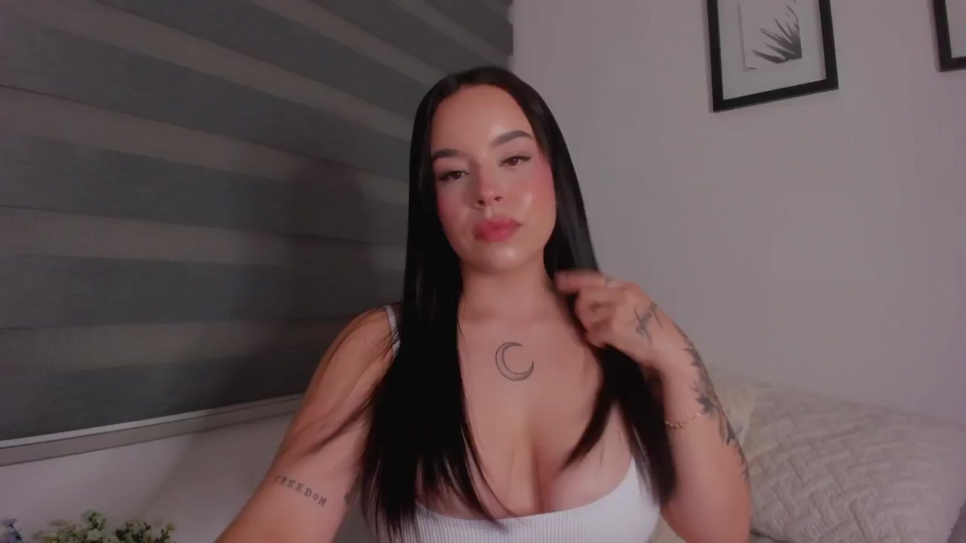Gallery image thumbnail from Sexxygirl18x's myfreecams stream on, 09/27/2024, 01:35 image 17 of 20
