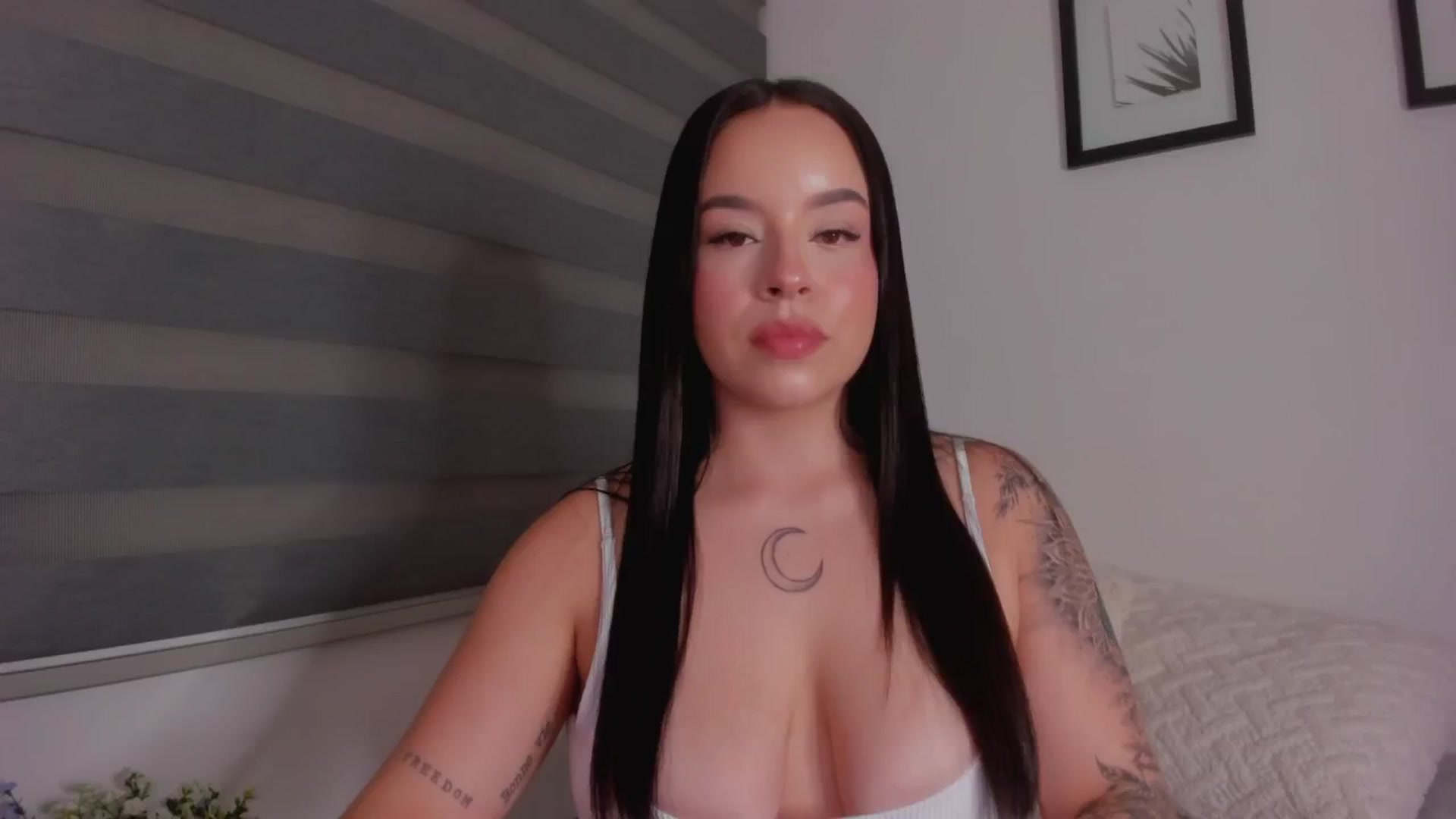 Gallery image thumbnail from Sexxygirl18x's myfreecams stream on, 09/27/2024, 01:35 image 6 of 20