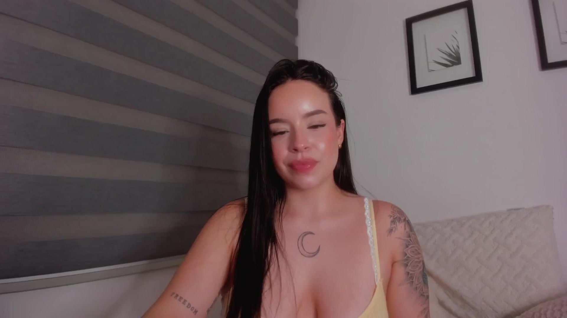 Gallery image thumbnail from Sexxygirl18x's myfreecams stream on, 09/28/2024, 03:39 image 18 of 20