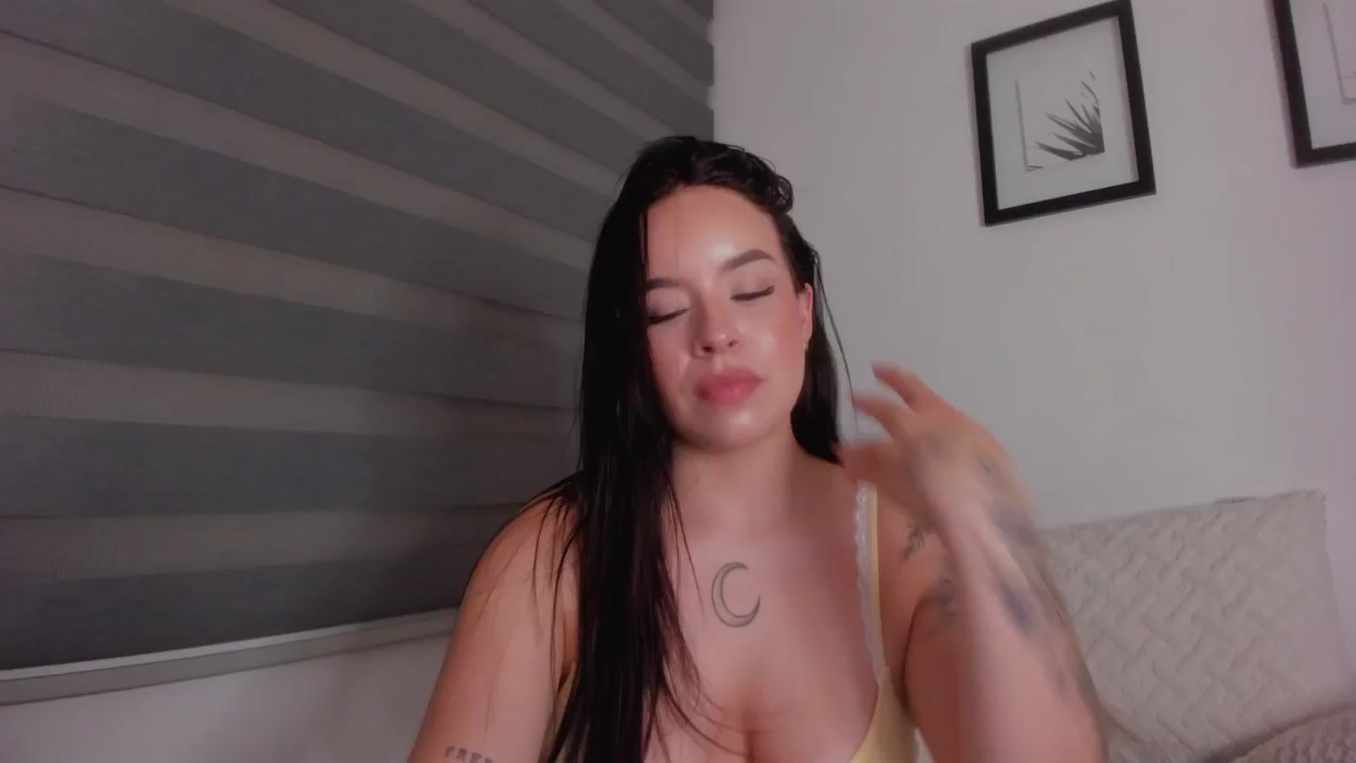 Gallery image thumbnail from Sexxygirl18x's myfreecams stream on, 09/28/2024, 03:39 image 3 of 20