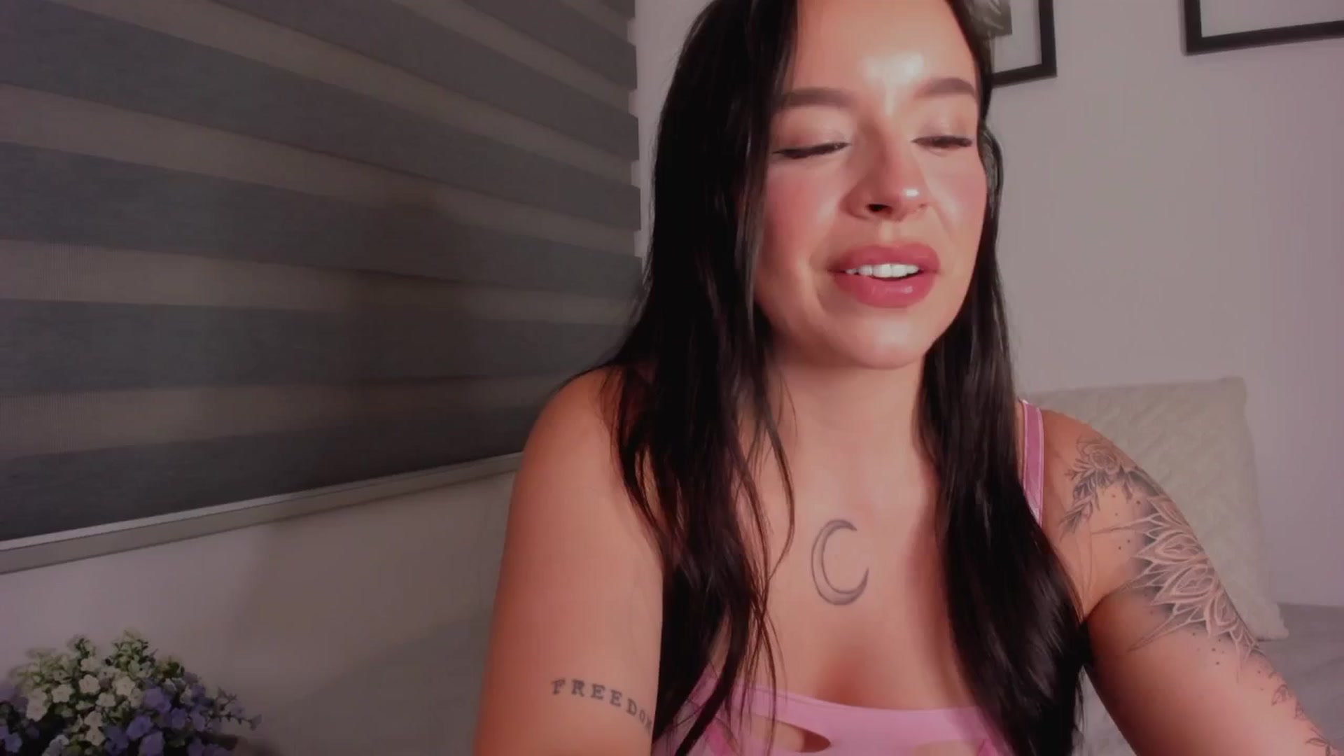 Gallery image thumbnail from Sexxygirl18x's myfreecams stream on, 09/30/2024, 23:22 image 13 of 20