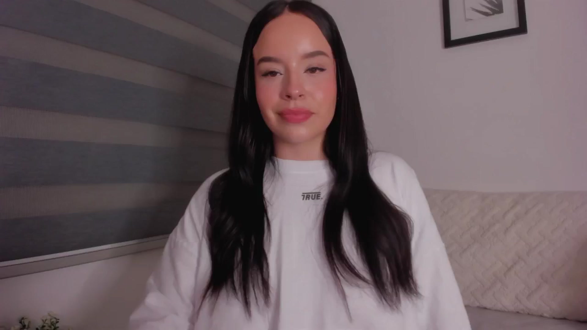Gallery image thumbnail from Sexxygirl18x's myfreecams stream on, 10/01/2024, 01:01 image 8 of 20