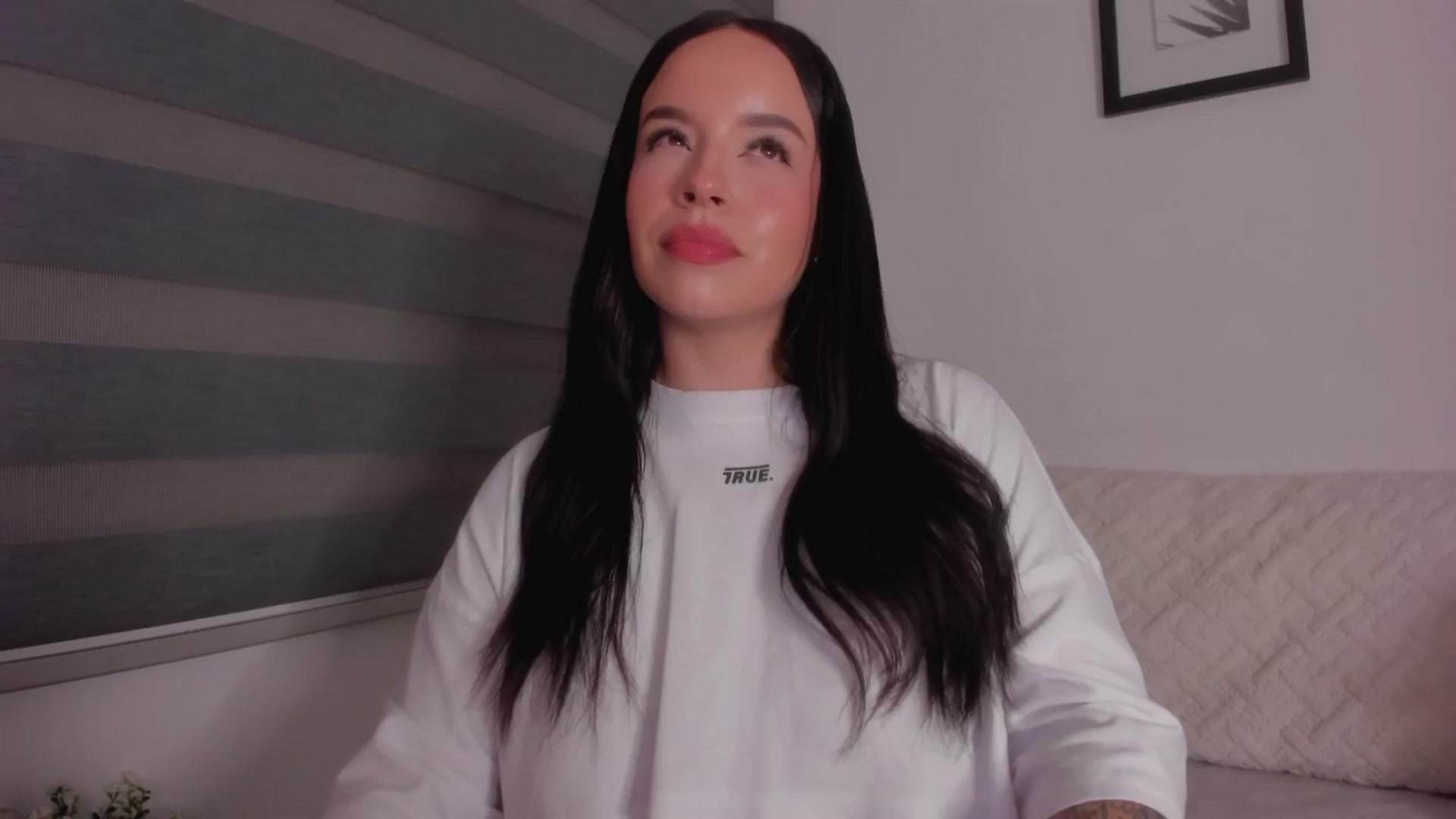 Gallery image thumbnail from Sexxygirl18x's myfreecams stream on, 10/01/2024, 01:01 image 6 of 20