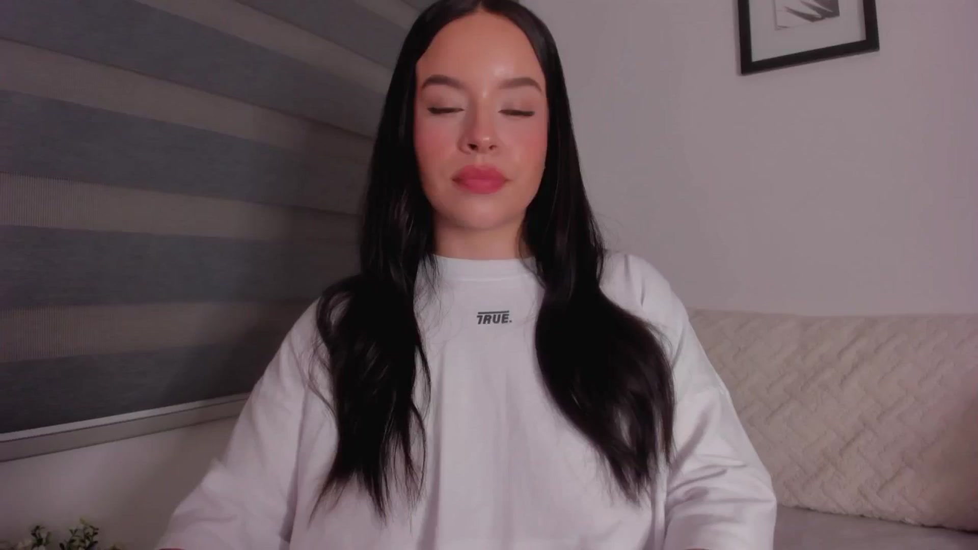 Gallery image thumbnail from Sexxygirl18x's myfreecams stream on, 10/01/2024, 01:01 image 11 of 20