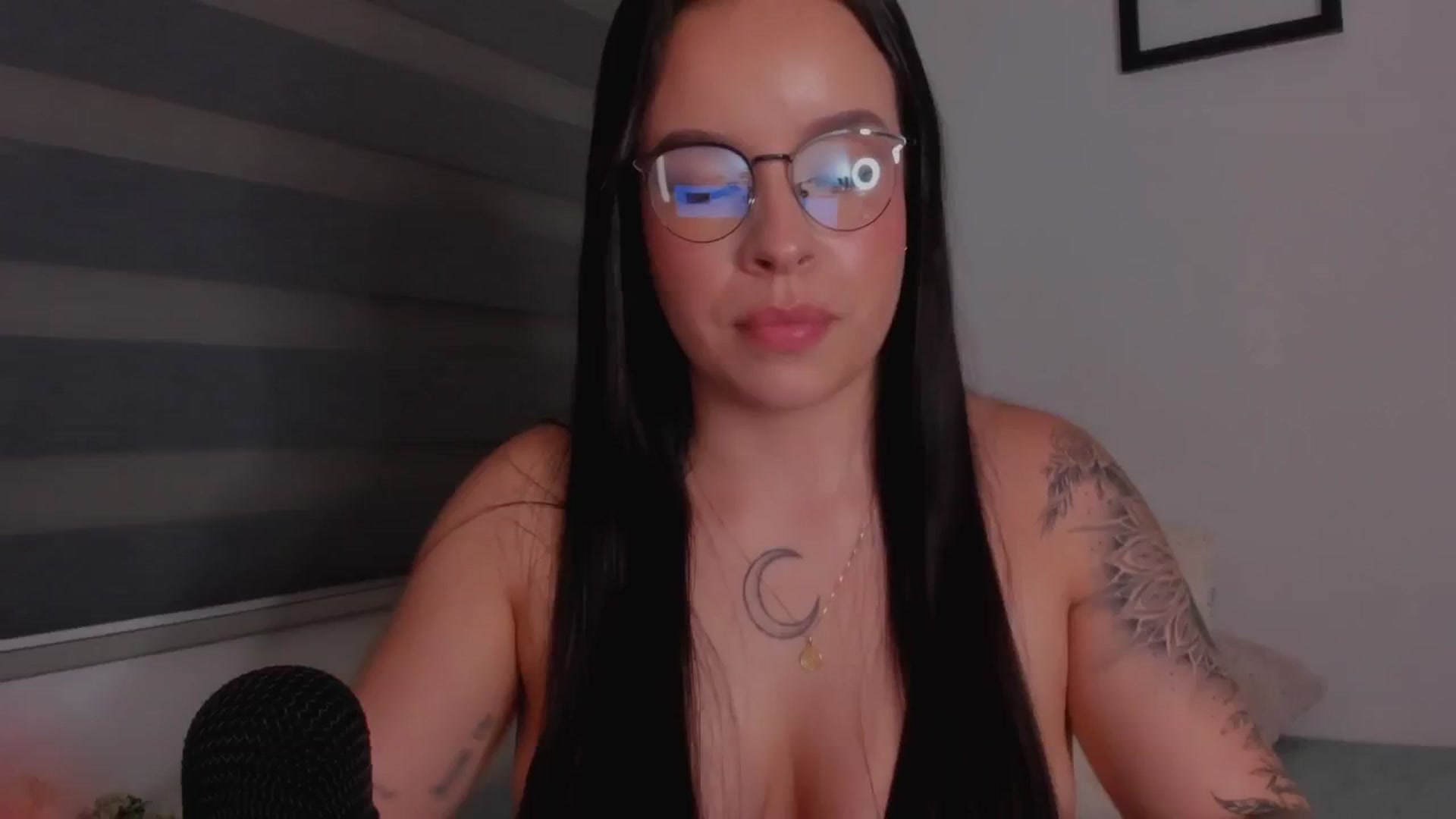 Gallery image thumbnail from Sexxygirl18x's myfreecams stream on, 10/03/2024, 02:03 image 19 of 20