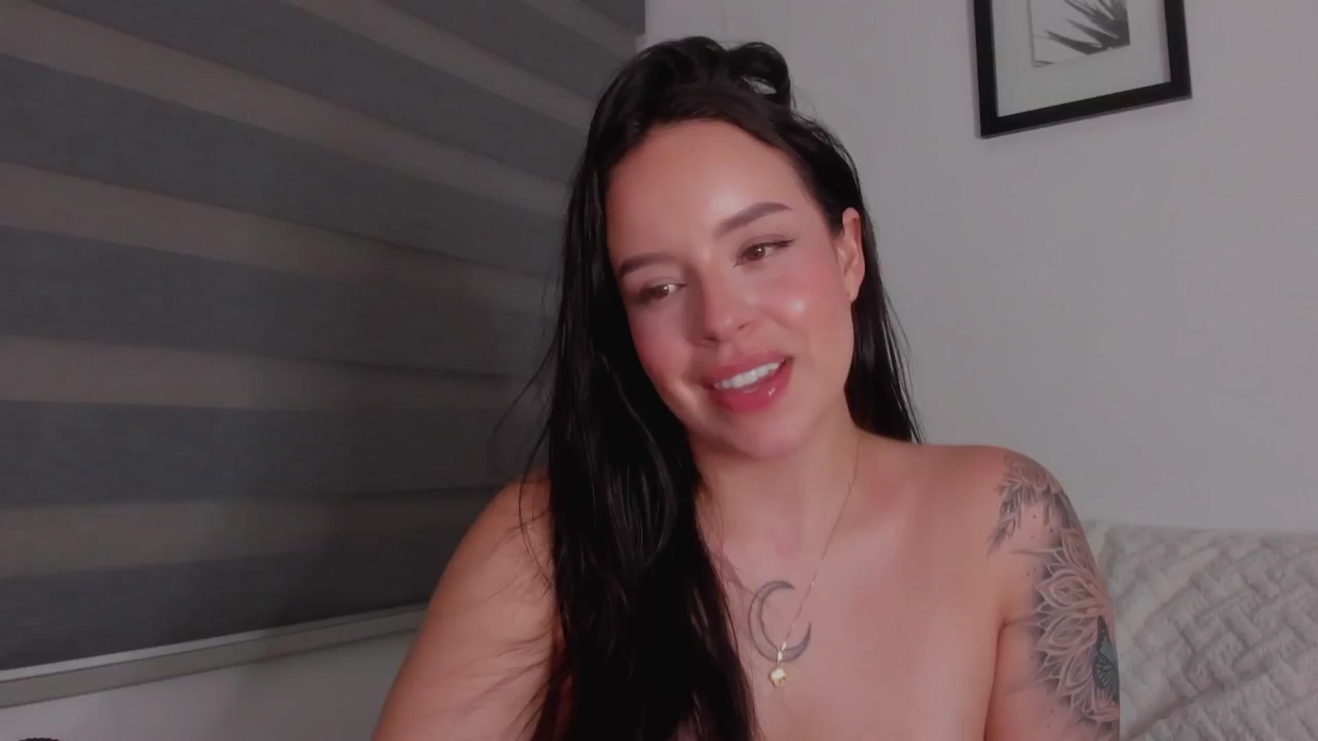 Gallery image thumbnail from Sexxygirl18x's myfreecams stream on, 10/07/2024, 02:50 image 15 of 20