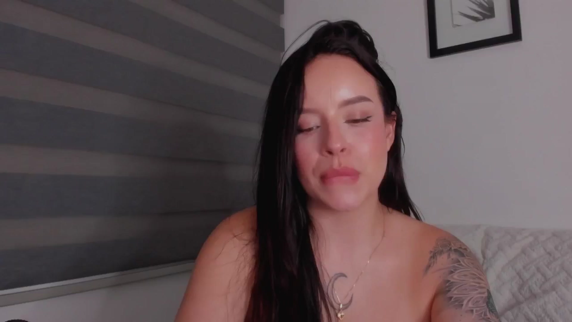 Gallery image thumbnail from Sexxygirl18x's myfreecams stream on, 10/07/2024, 02:50 image 19 of 20