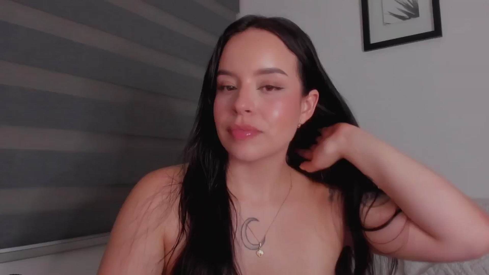 Gallery image thumbnail from Sexxygirl18x's myfreecams stream on, 10/07/2024, 02:50 image 10 of 20