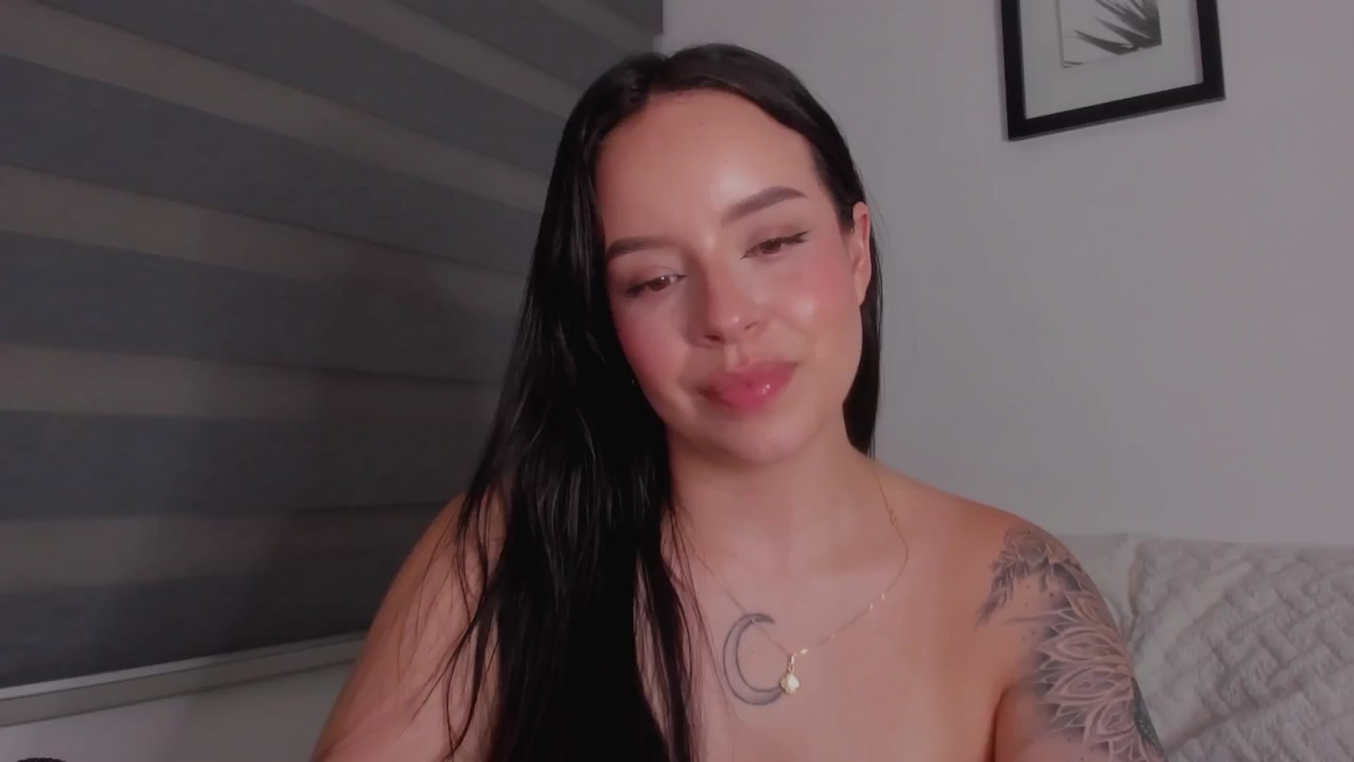 Gallery image thumbnail from Sexxygirl18x's myfreecams stream on, 10/07/2024, 02:50 image 11 of 20