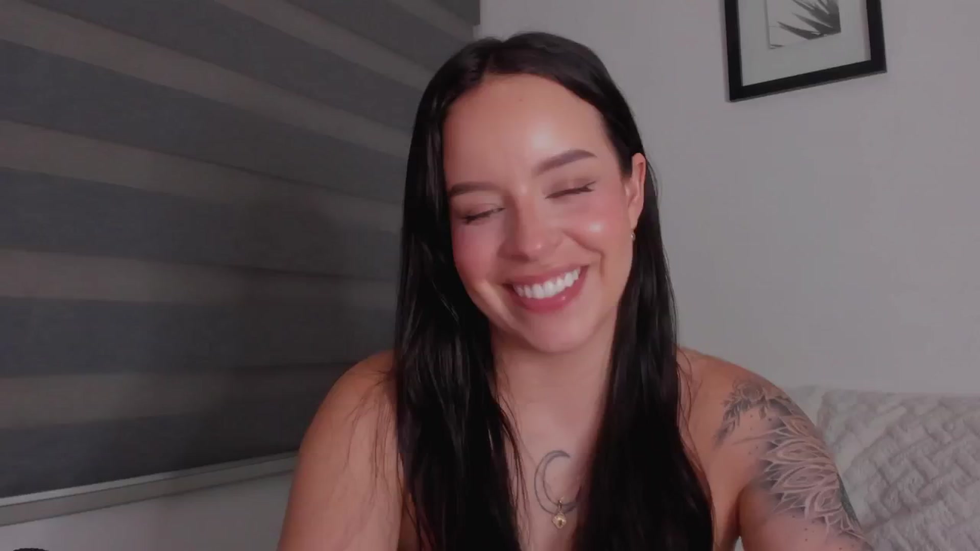 Gallery image thumbnail from Sexxygirl18x's myfreecams stream on, 10/07/2024, 02:50 image 7 of 20