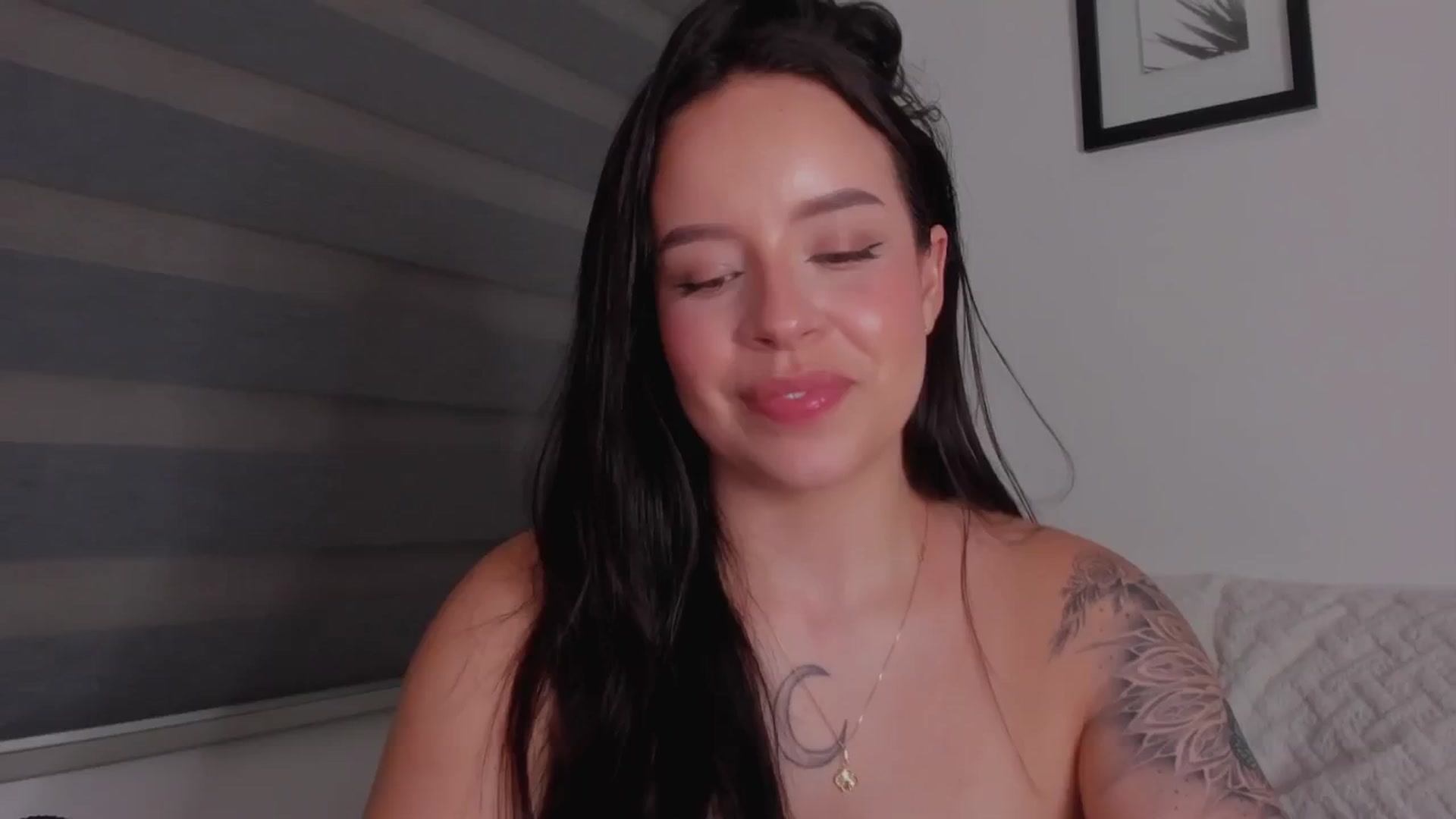 Gallery image thumbnail from Sexxygirl18x's myfreecams stream on, 10/07/2024, 02:50 image 13 of 20