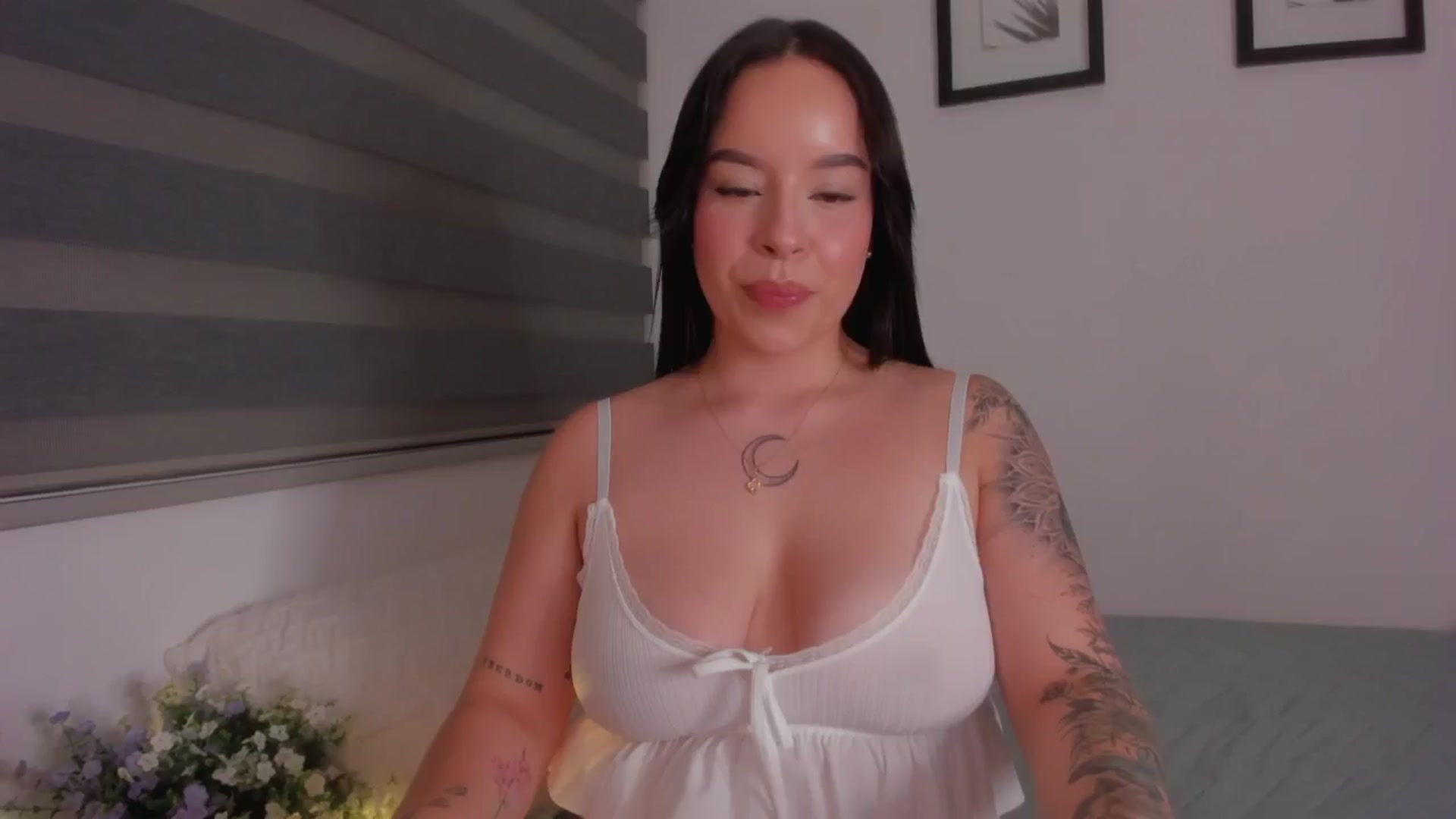 Gallery image thumbnail from Sexxygirl18x's myfreecams stream on, 10/12/2024, 23:30 image 16 of 20