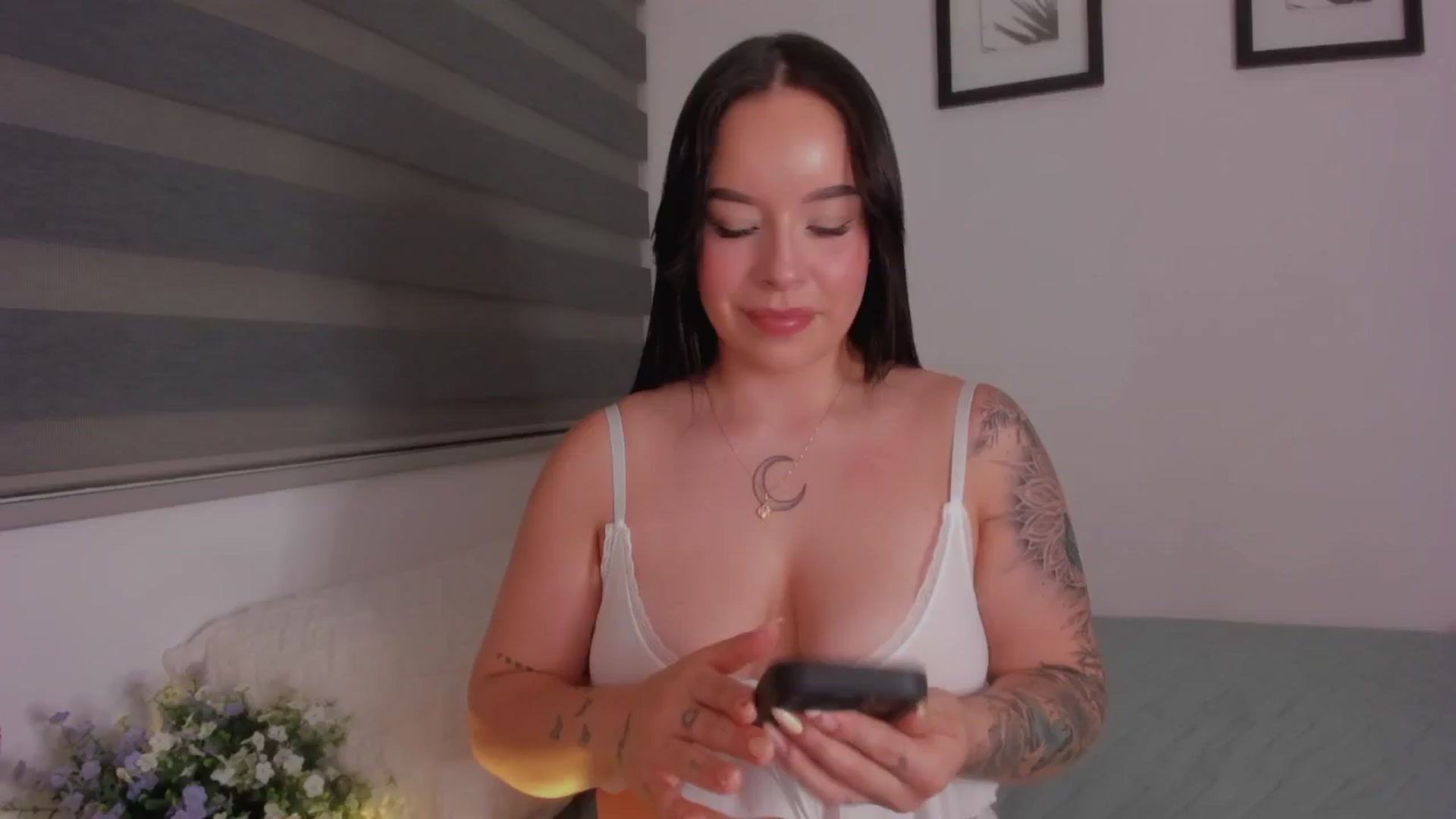Gallery image thumbnail from Sexxygirl18x's myfreecams stream on, 10/12/2024, 23:30 image 17 of 20