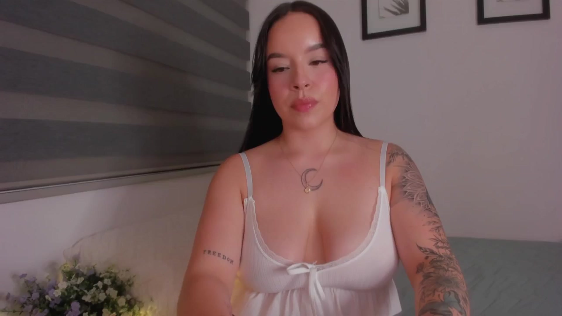 Gallery image thumbnail from Sexxygirl18x's myfreecams stream on, 10/12/2024, 23:30 image 20 of 20