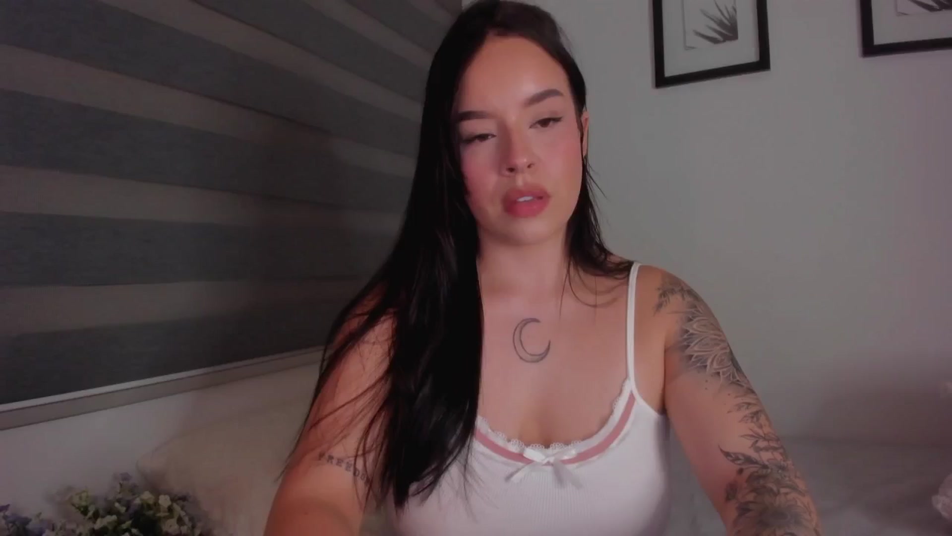 Gallery image thumbnail from Sexxygirl18x's myfreecams stream on, 10/20/2024, 24:12 image 20 of 20