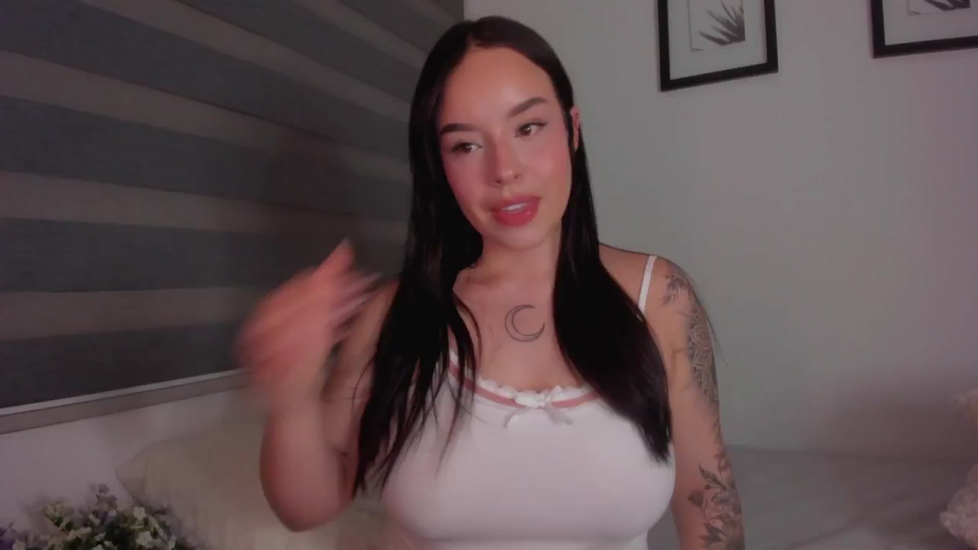 Gallery image thumbnail from Sexxygirl18x's myfreecams stream on, 10/20/2024, 24:12 image 7 of 20
