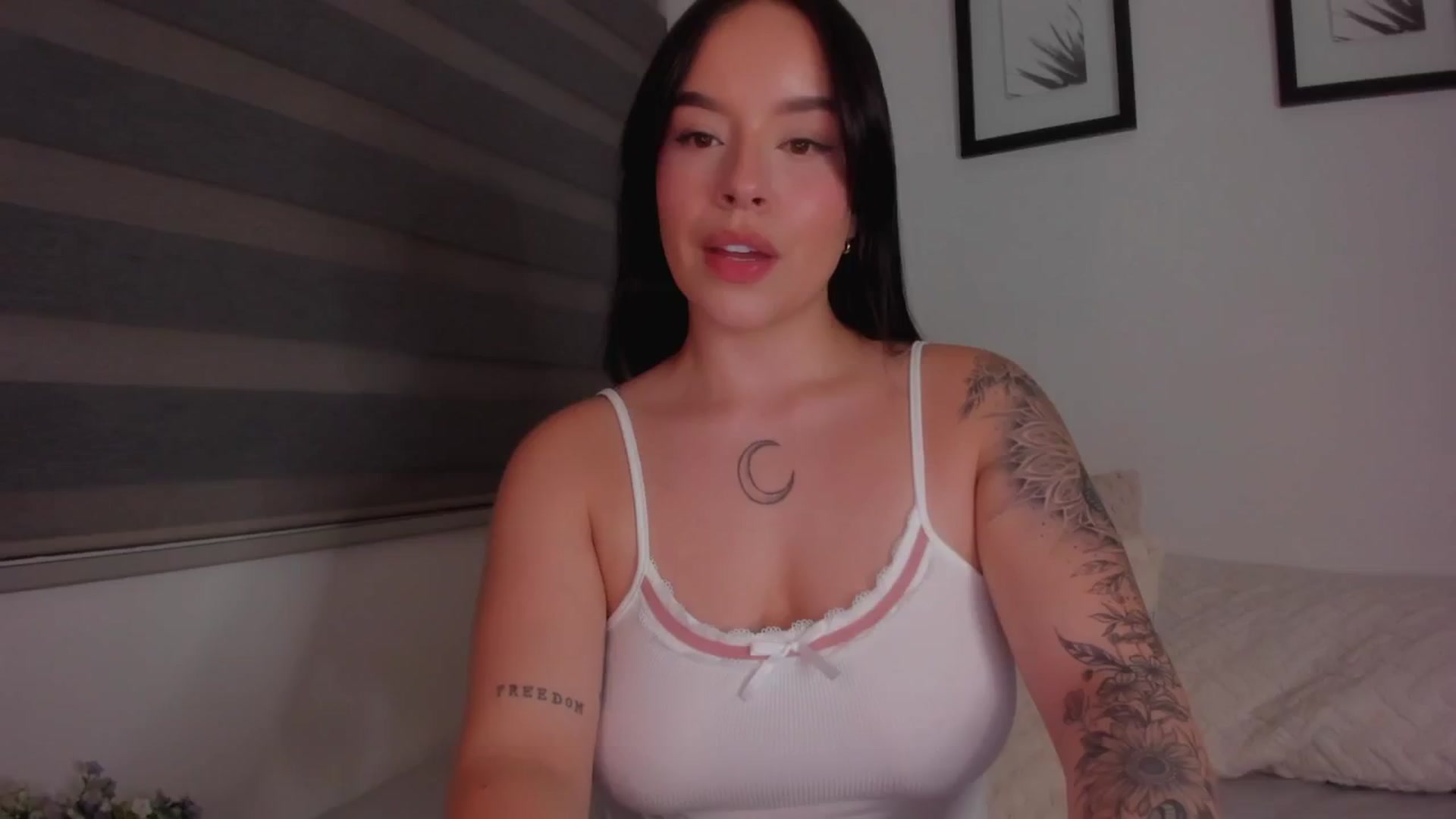 Gallery image thumbnail from Sexxygirl18x's myfreecams stream on, 10/20/2024, 01:27 image 12 of 20