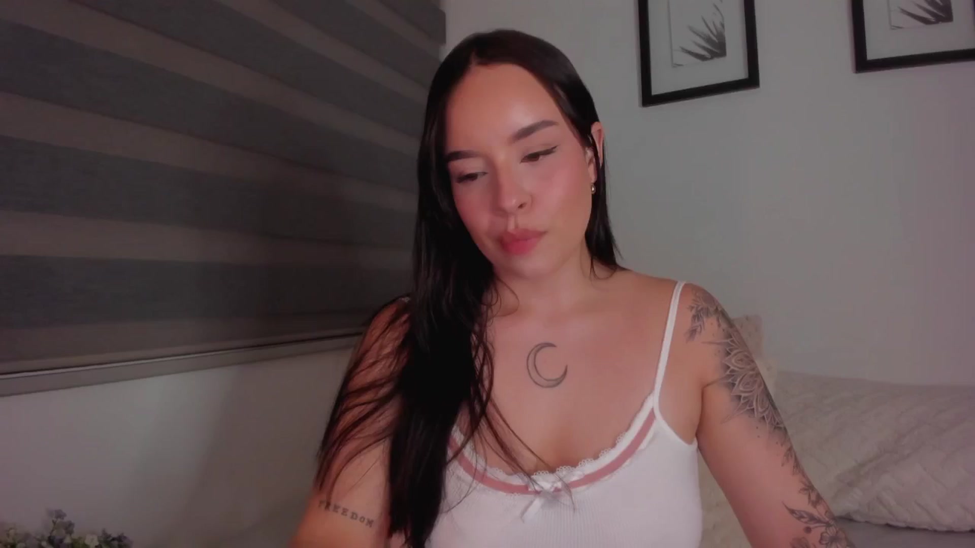 Gallery image thumbnail from Sexxygirl18x's myfreecams stream on, 10/20/2024, 01:27 image 5 of 20