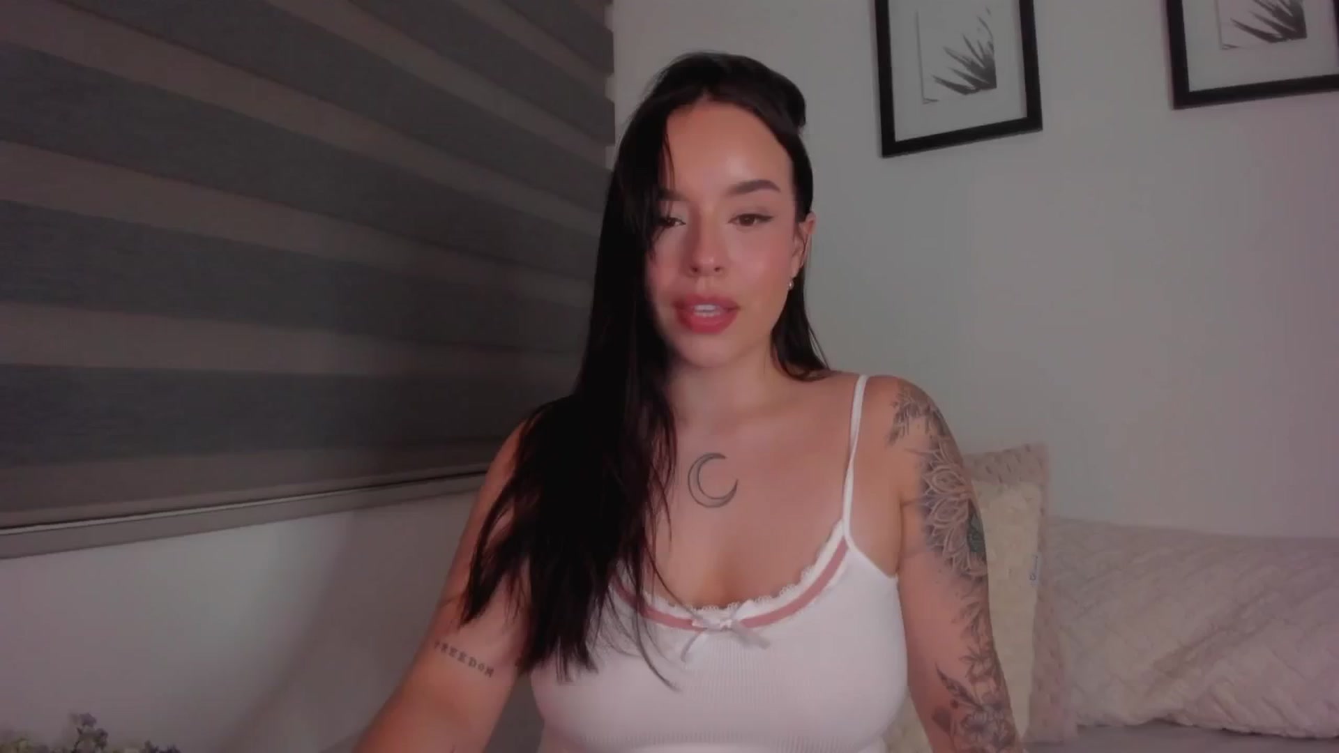 Gallery image thumbnail from Sexxygirl18x's myfreecams stream on, 10/20/2024, 01:27 image 19 of 20
