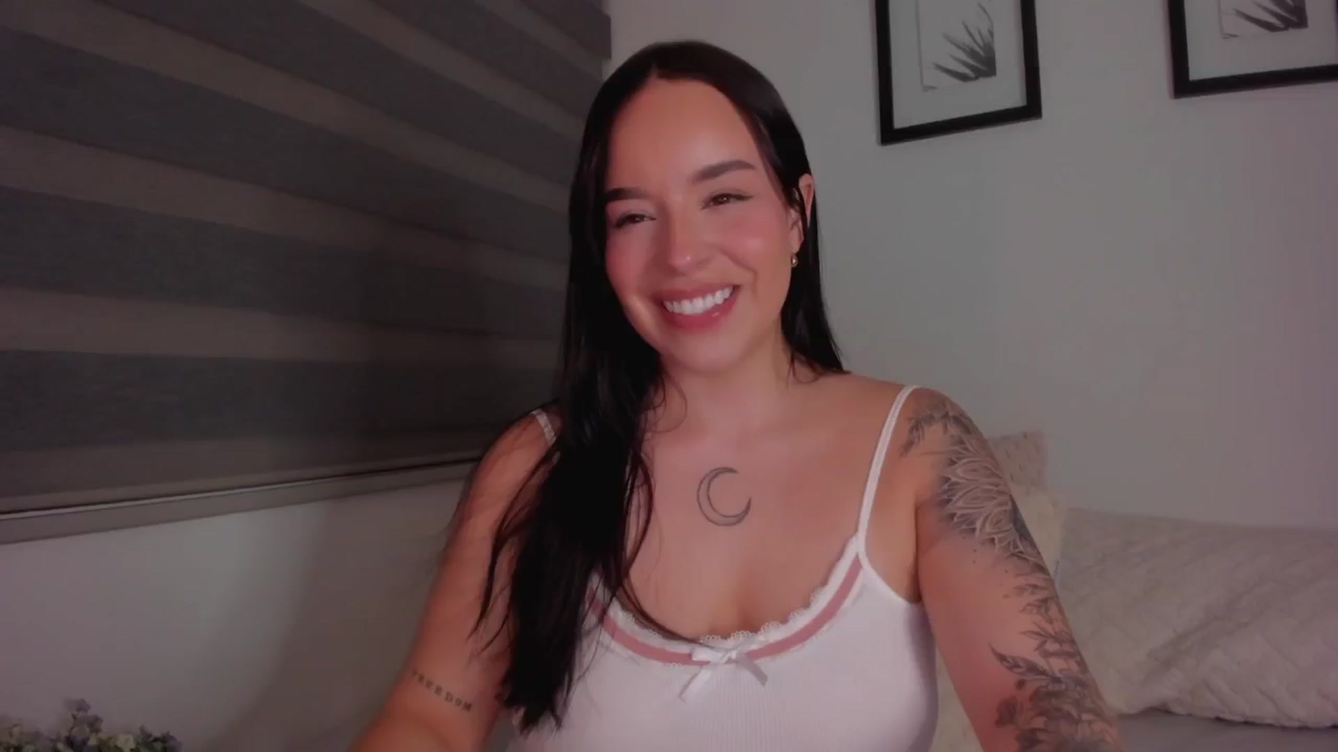 Gallery image thumbnail from Sexxygirl18x's myfreecams stream on, 10/20/2024, 01:27 image 6 of 20