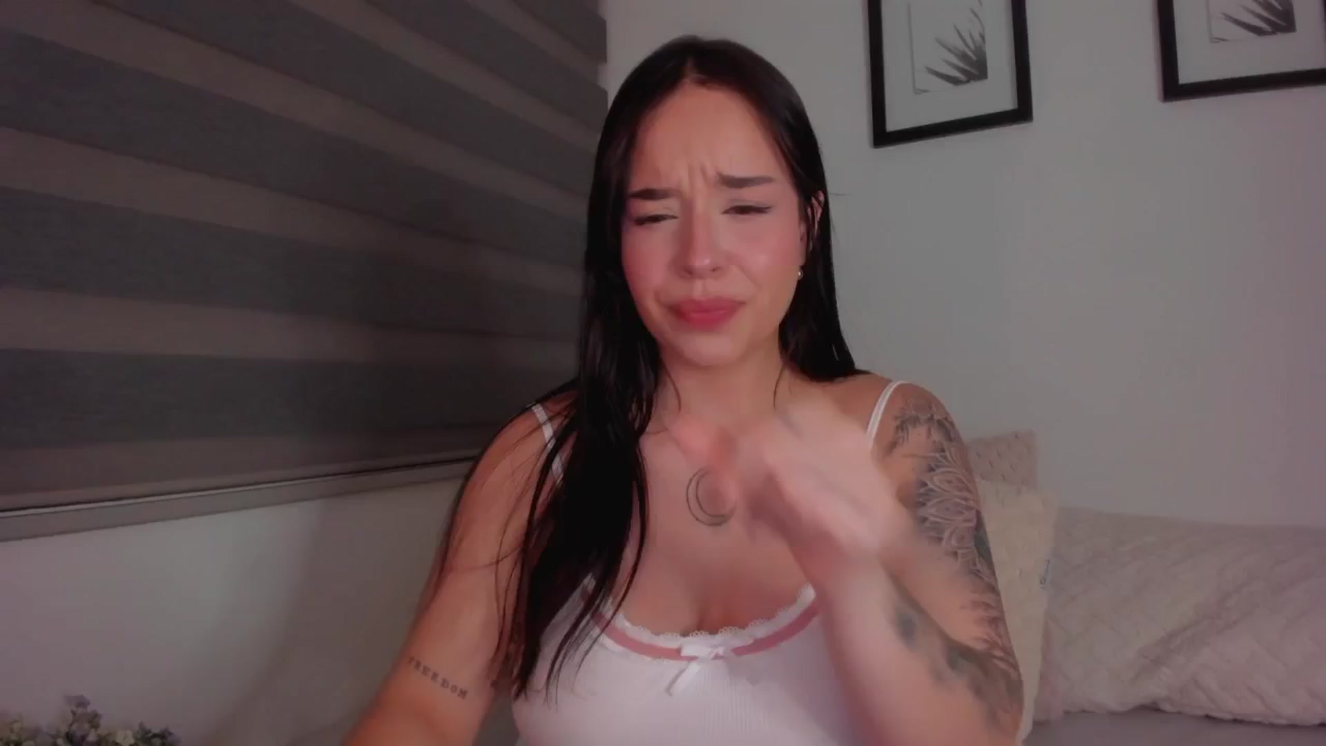 Gallery image thumbnail from Sexxygirl18x's myfreecams stream on, 10/20/2024, 01:27 image 2 of 20