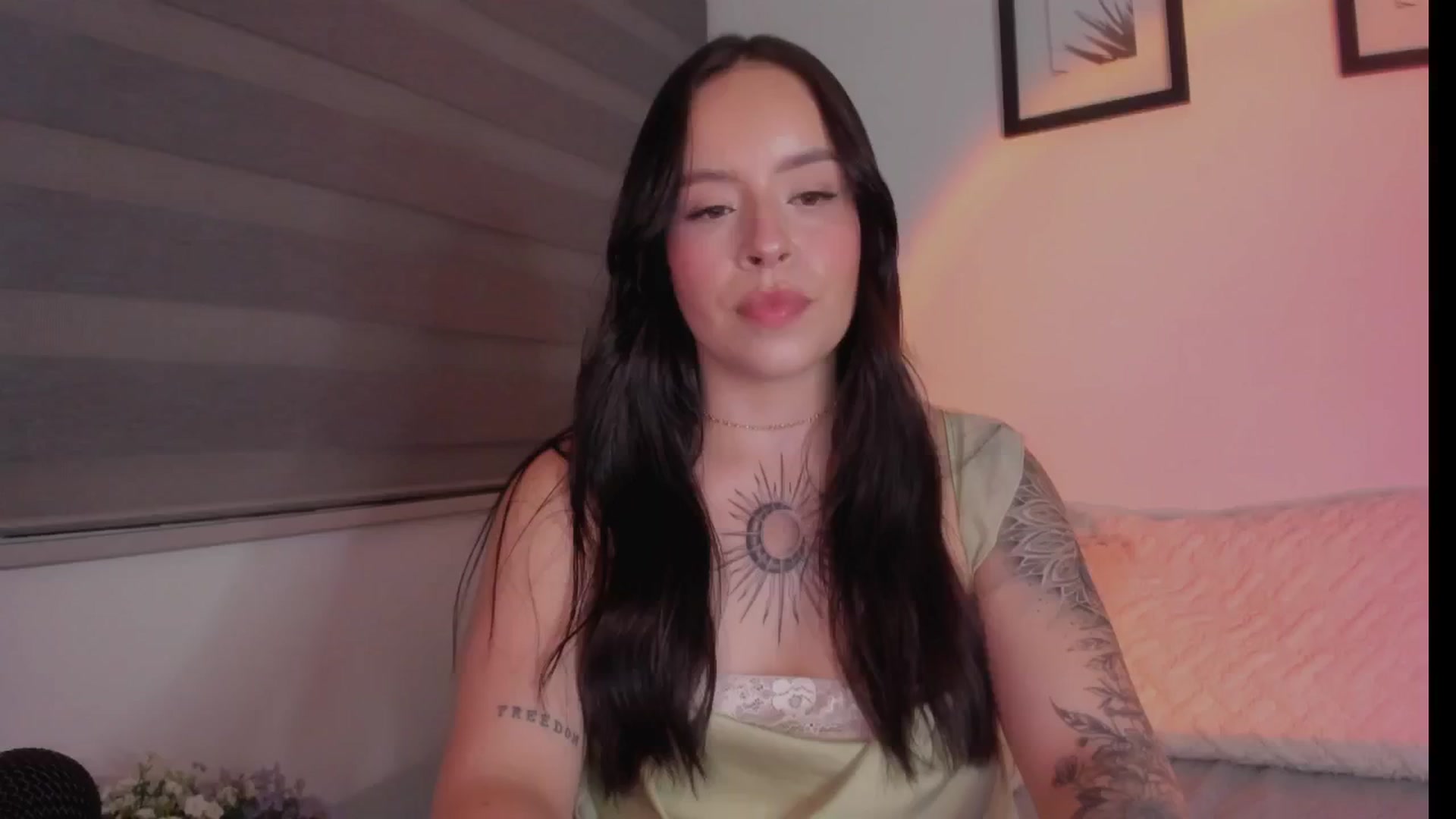 Gallery image thumbnail from Sexxygirl18x's myfreecams stream on, 10/27/2024, 03:54 image 16 of 20