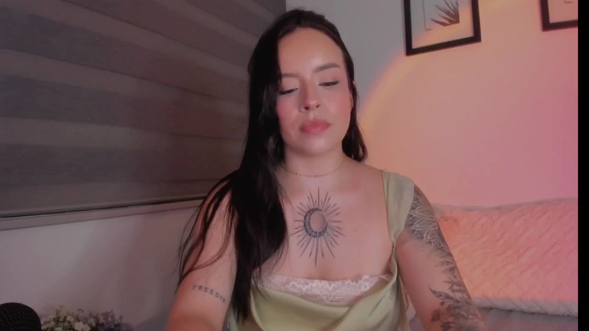Gallery image thumbnail from Sexxygirl18x's myfreecams stream on, 10/27/2024, 03:54 image 17 of 20
