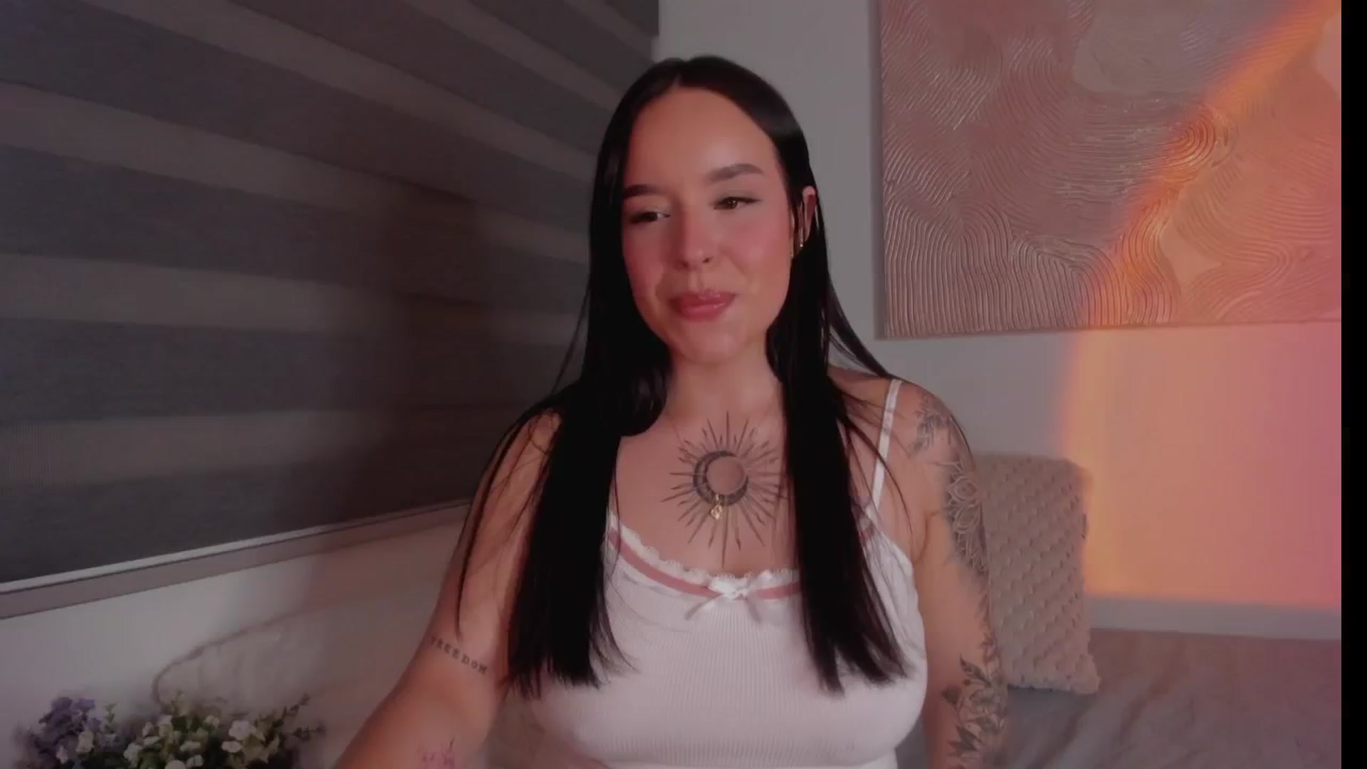 Gallery image thumbnail from Sexxygirl18x's myfreecams stream on, 10/31/2024, 02:13 image 10 of 20