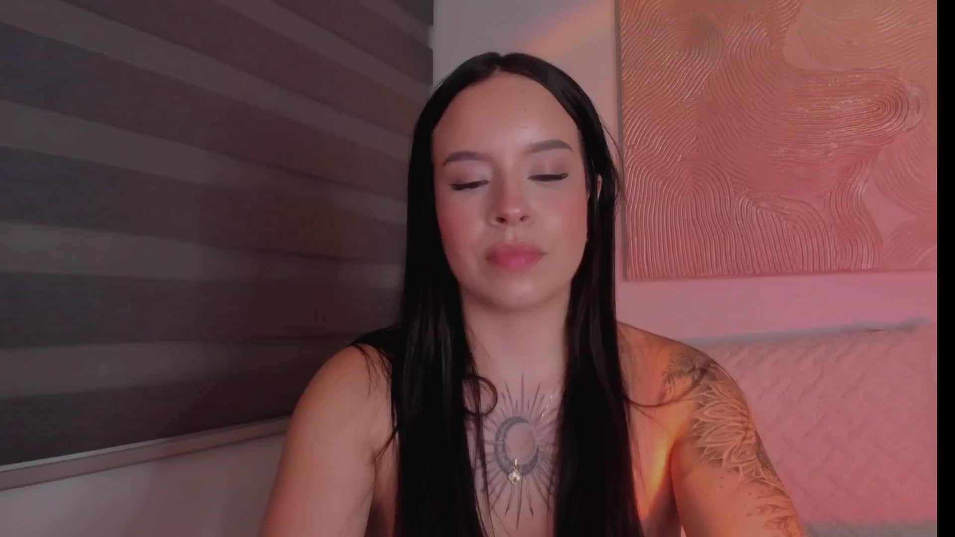 Gallery image thumbnail from Sexxygirl18x's myfreecams stream on, 11/03/2024, 03:42 image 13 of 20