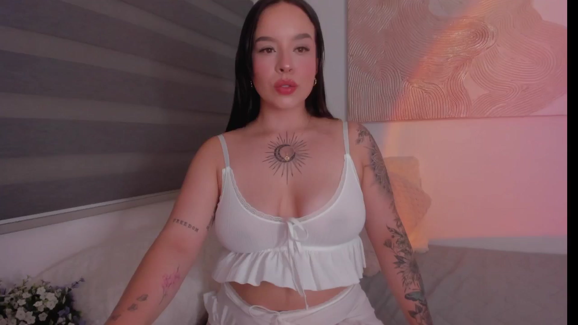 Gallery image thumbnail from Sexxygirl18x's myfreecams stream on, 11/06/2024, 24:01 image 17 of 20
